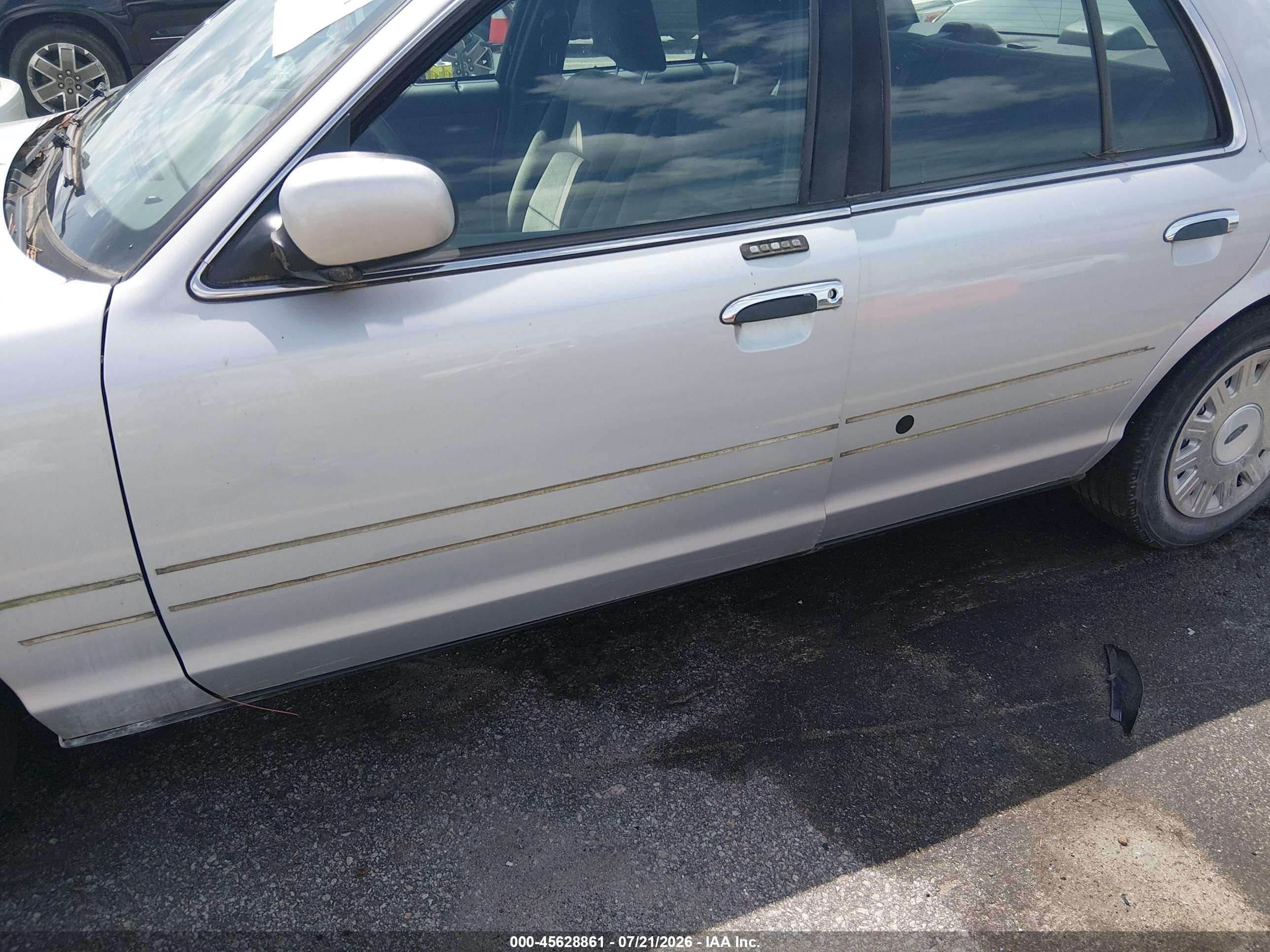 2003 Ford Crown Victoria Standard Silver vin: 2FAFP73W83X110157