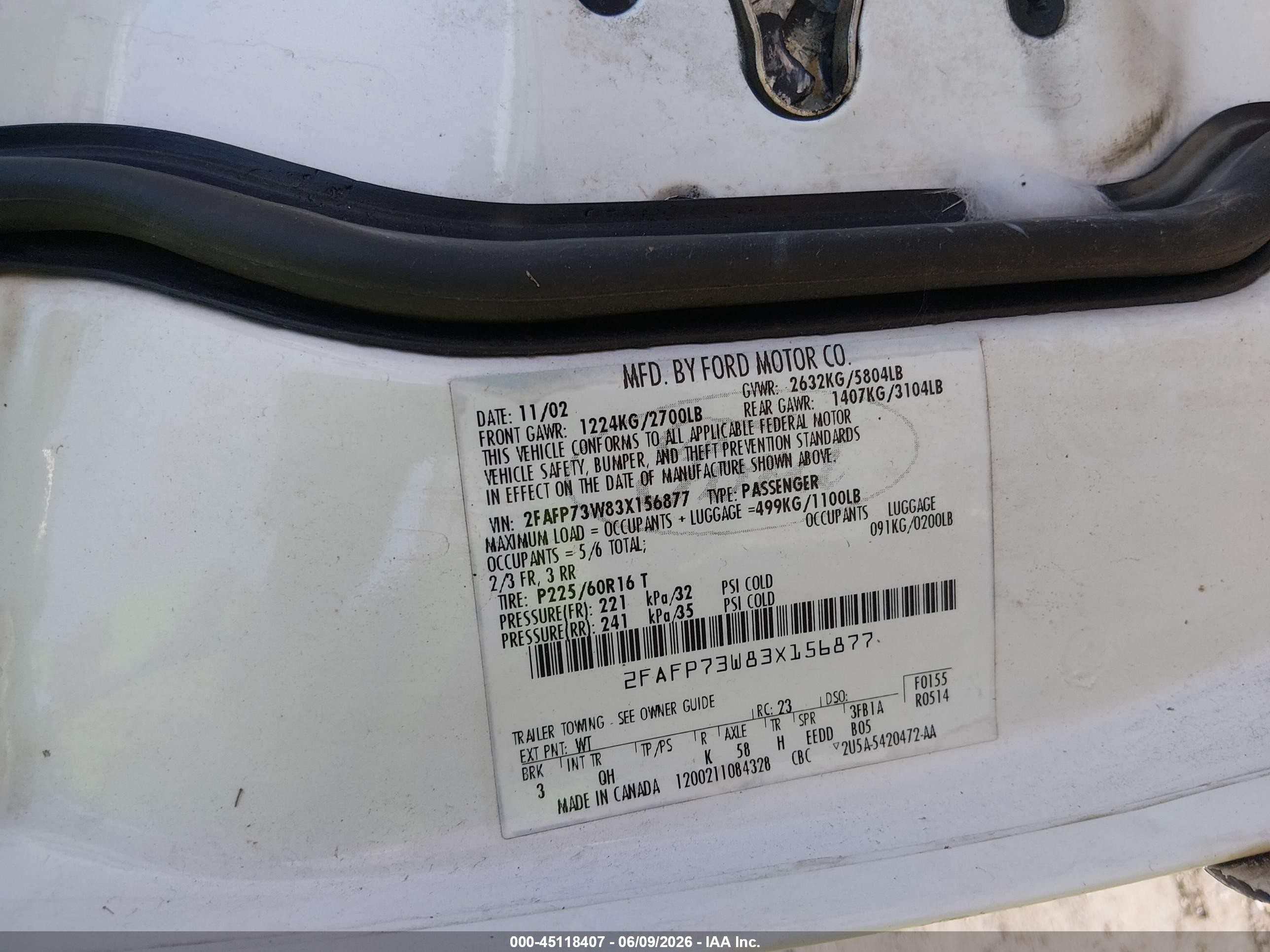 2003 Ford Crown Victoria Standard White vin: 2FAFP73W83X156877
