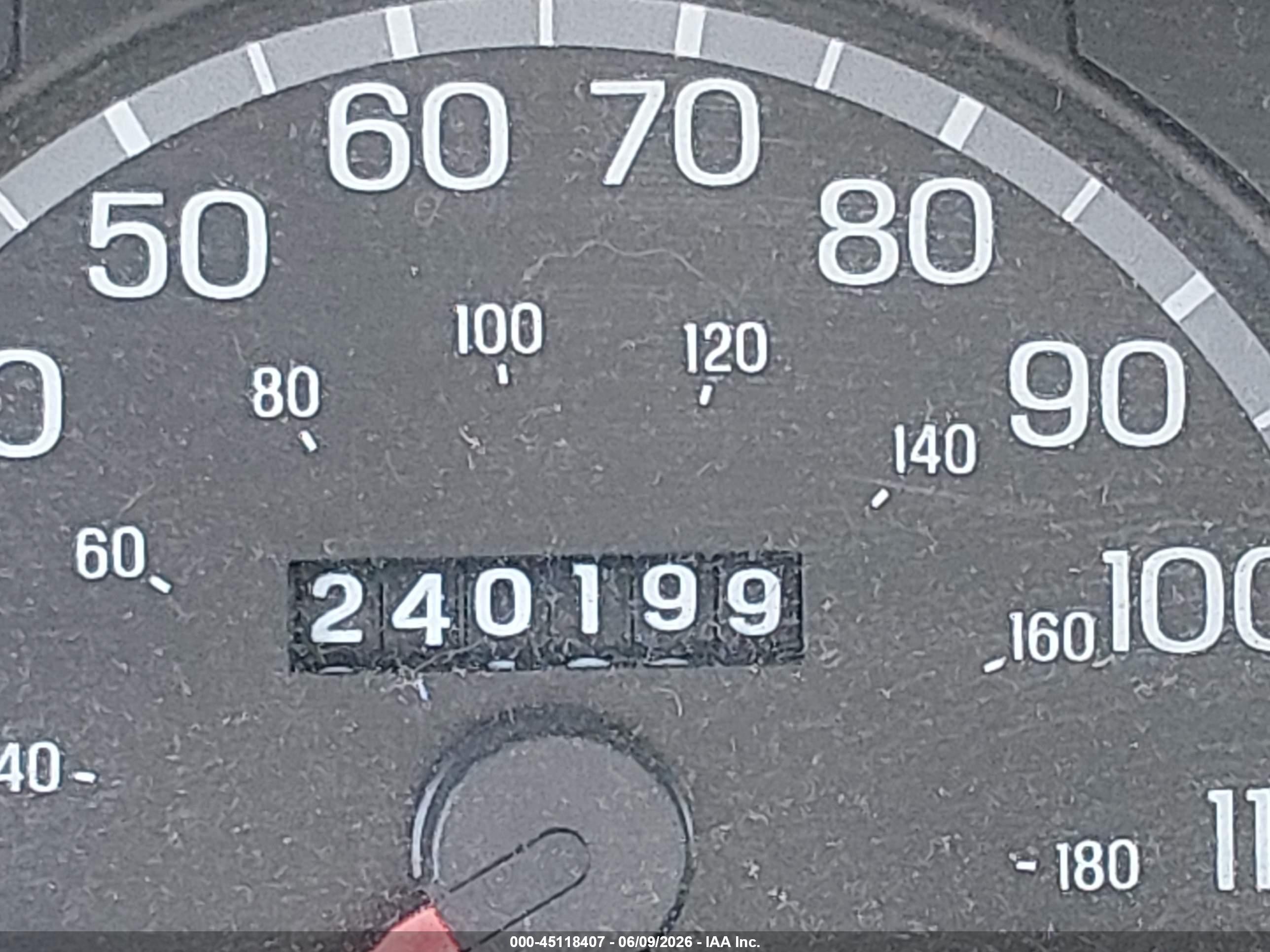 2003 Ford Crown Victoria Standard White vin: 2FAFP73W83X156877