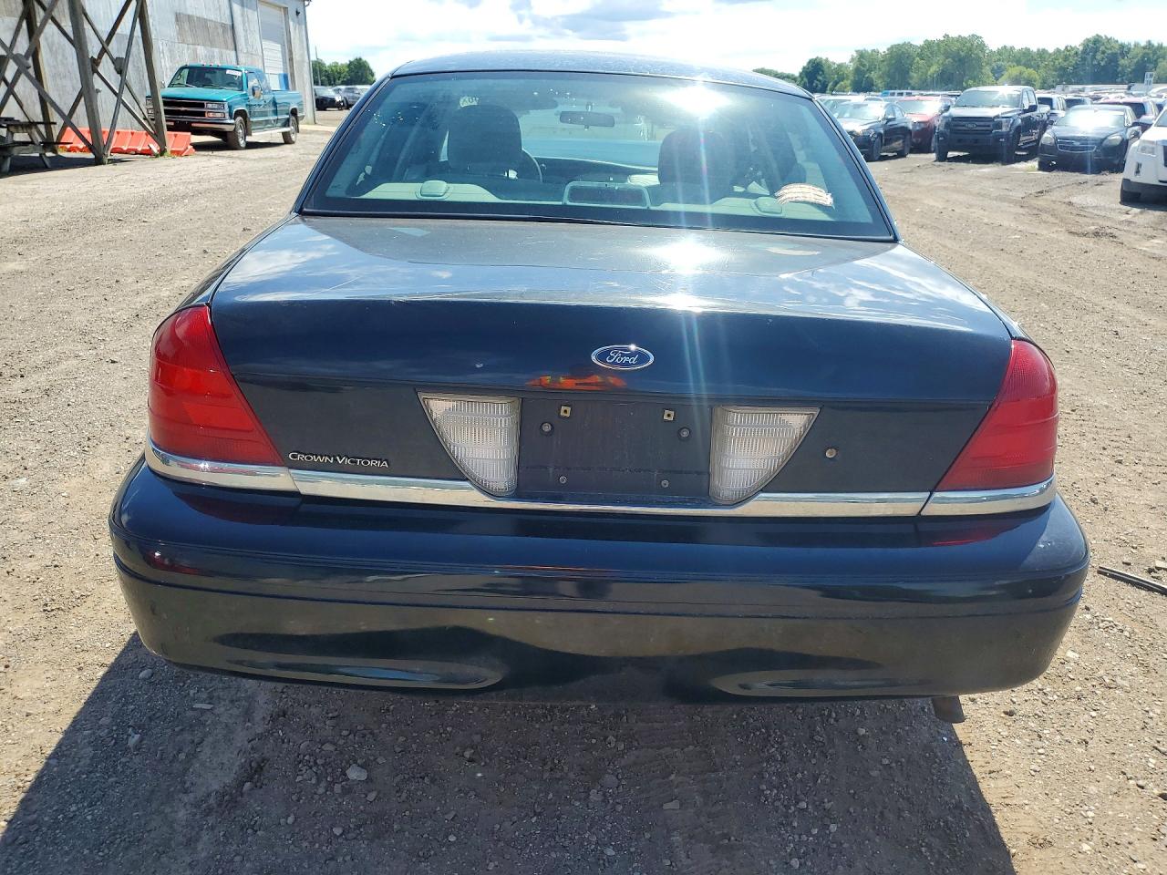 2004 Ford Crown Victoria Черный vin: 2FAFP73W84X170795