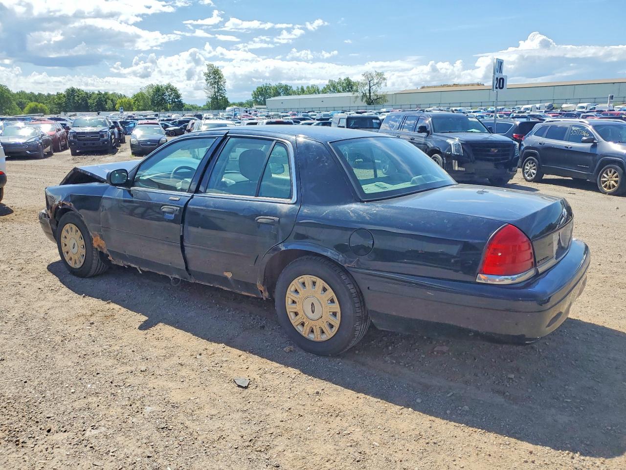 2004 Ford Crown Victoria Черный vin: 2FAFP73W84X170795