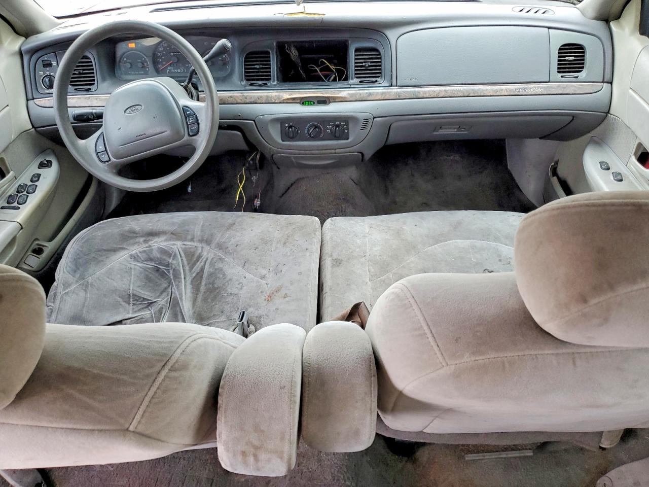 1999 Ford Crown Victoria Красный vin: 2FAFP73W8XX176455