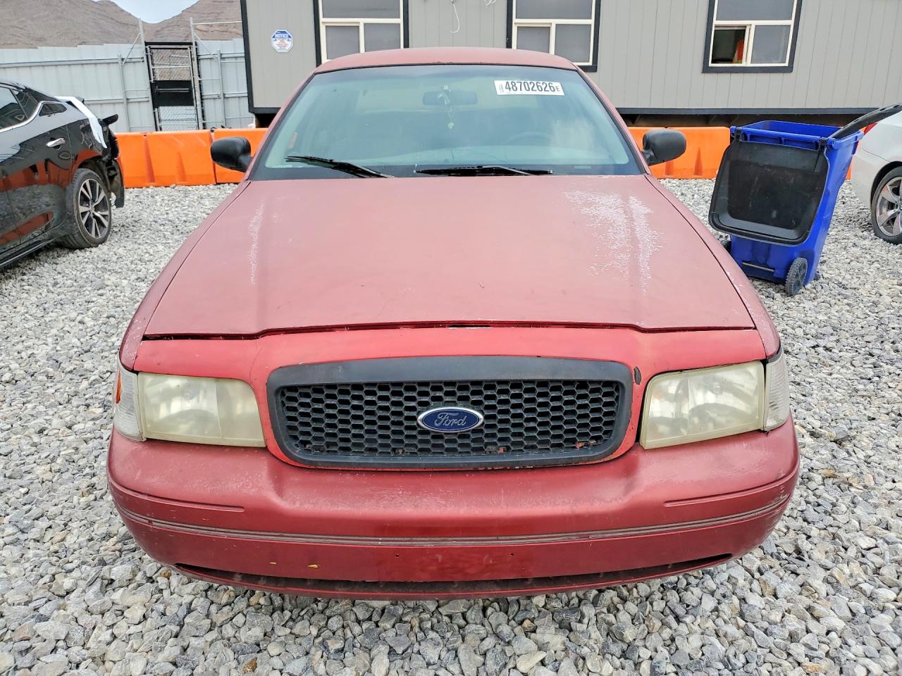 1999 Ford Crown Victoria Красный vin: 2FAFP73W8XX176455