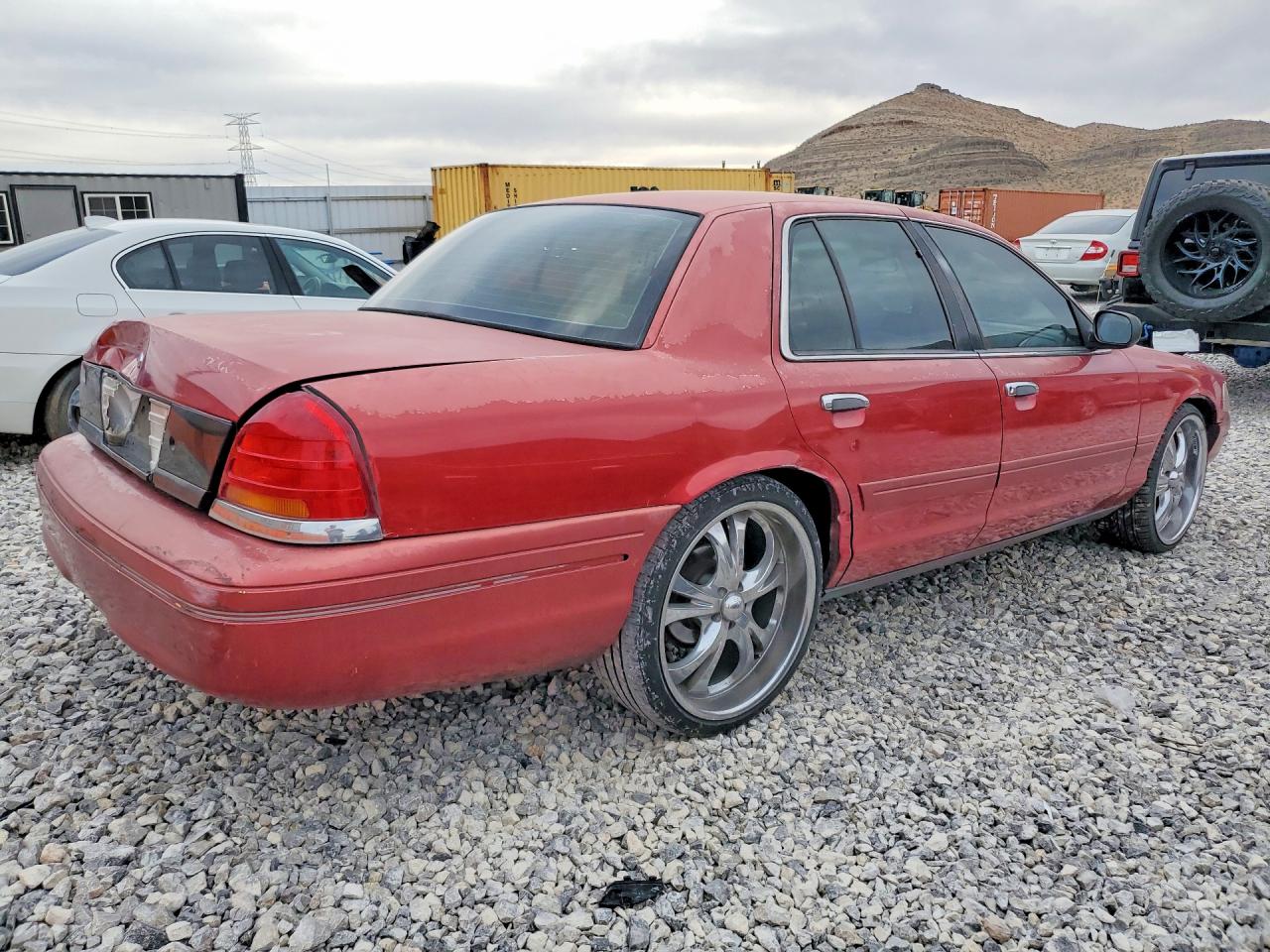 1999 Ford Crown Victoria Красный vin: 2FAFP73W8XX176455