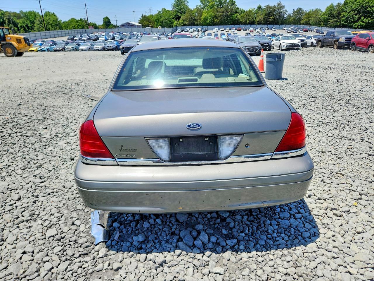 2004 Ford Crown Victoria Gray vin: 2FAFP73W94X152919