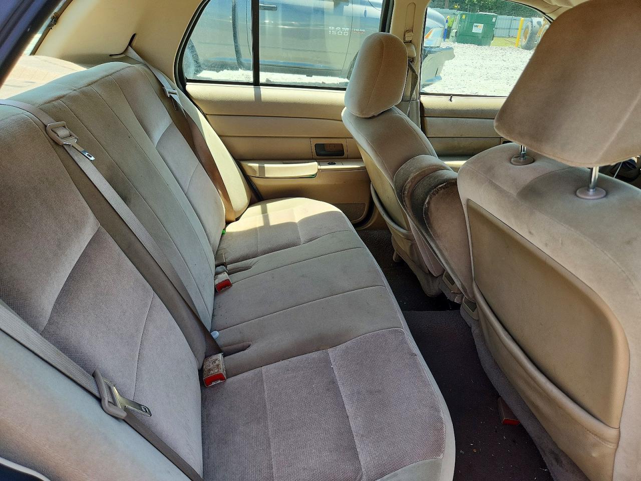 2004 Ford Crown Victoria Gray vin: 2FAFP73W94X152919