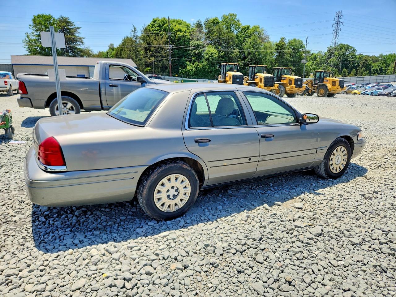 2004 Ford Crown Victoria Gray vin: 2FAFP73W94X152919