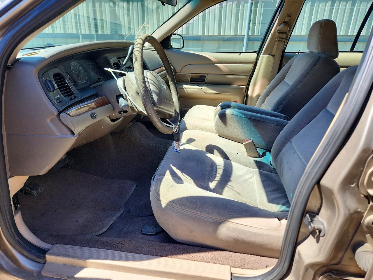 2003 Ford Crown Victoria Brown vin: 2FAFP73WX3X110175