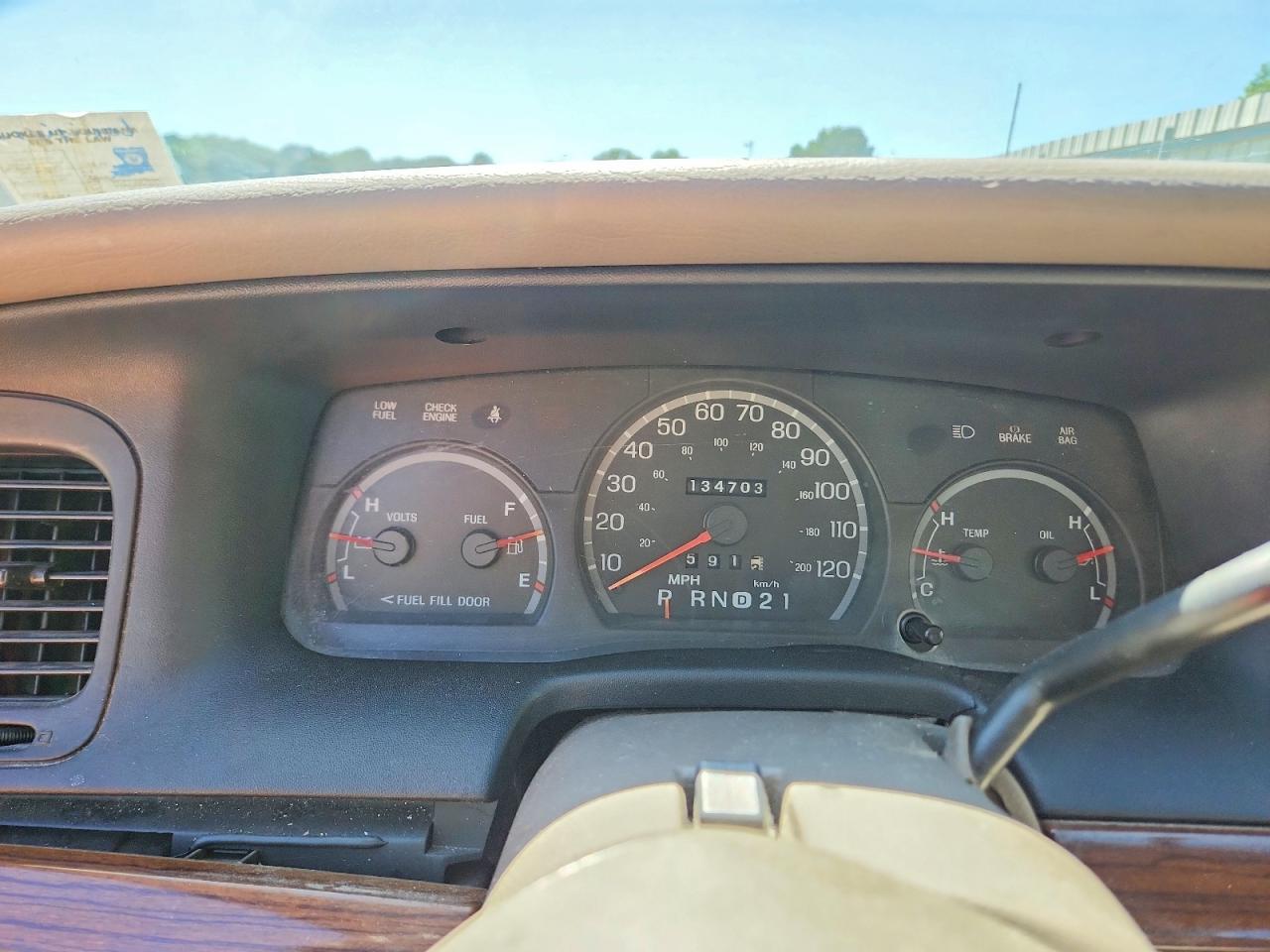2003 Ford Crown Victoria Brown vin: 2FAFP73WX3X110175