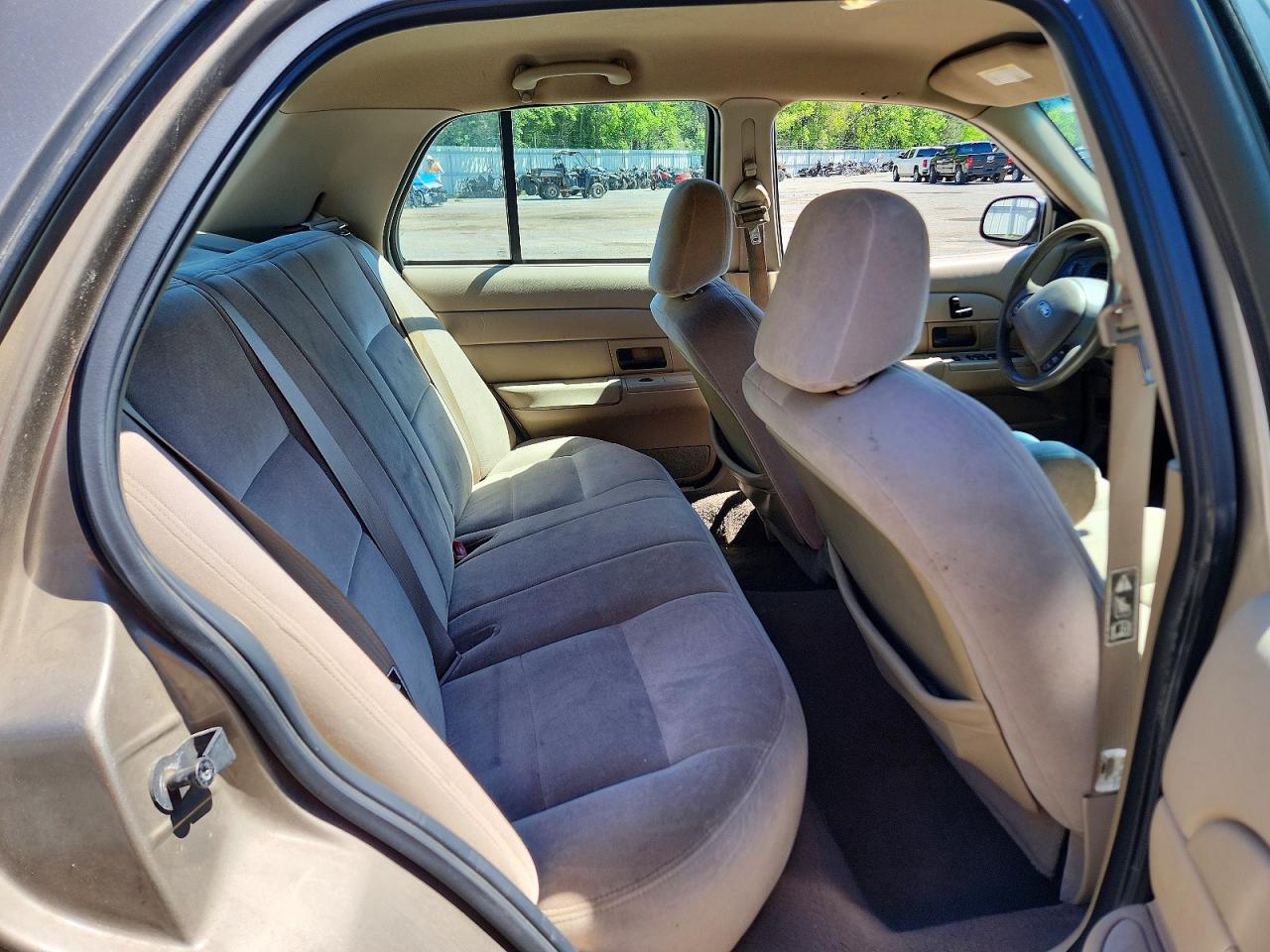 2003 Ford Crown Victoria Brown vin: 2FAFP73WX3X110175