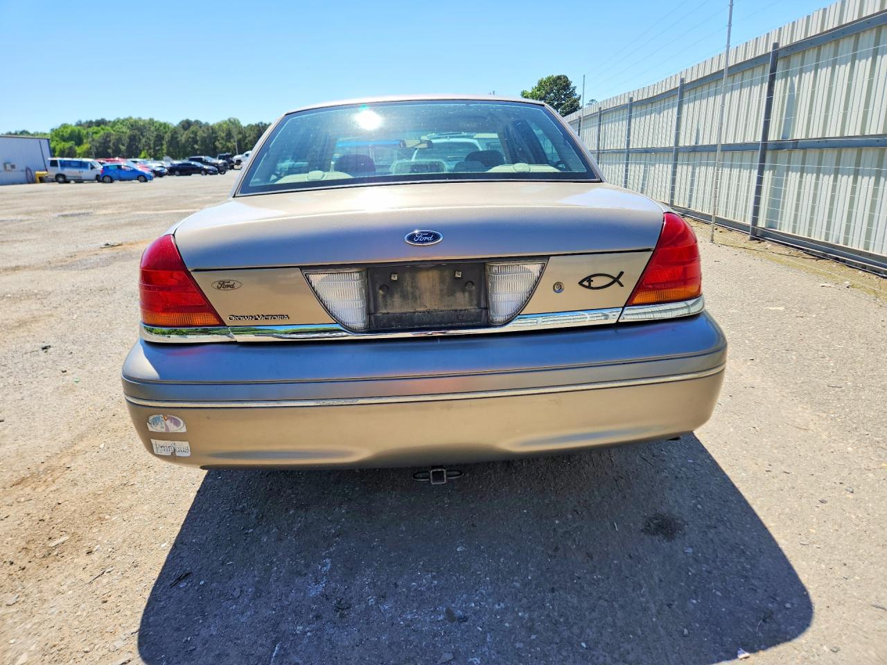2003 Ford Crown Victoria Brown vin: 2FAFP73WX3X110175