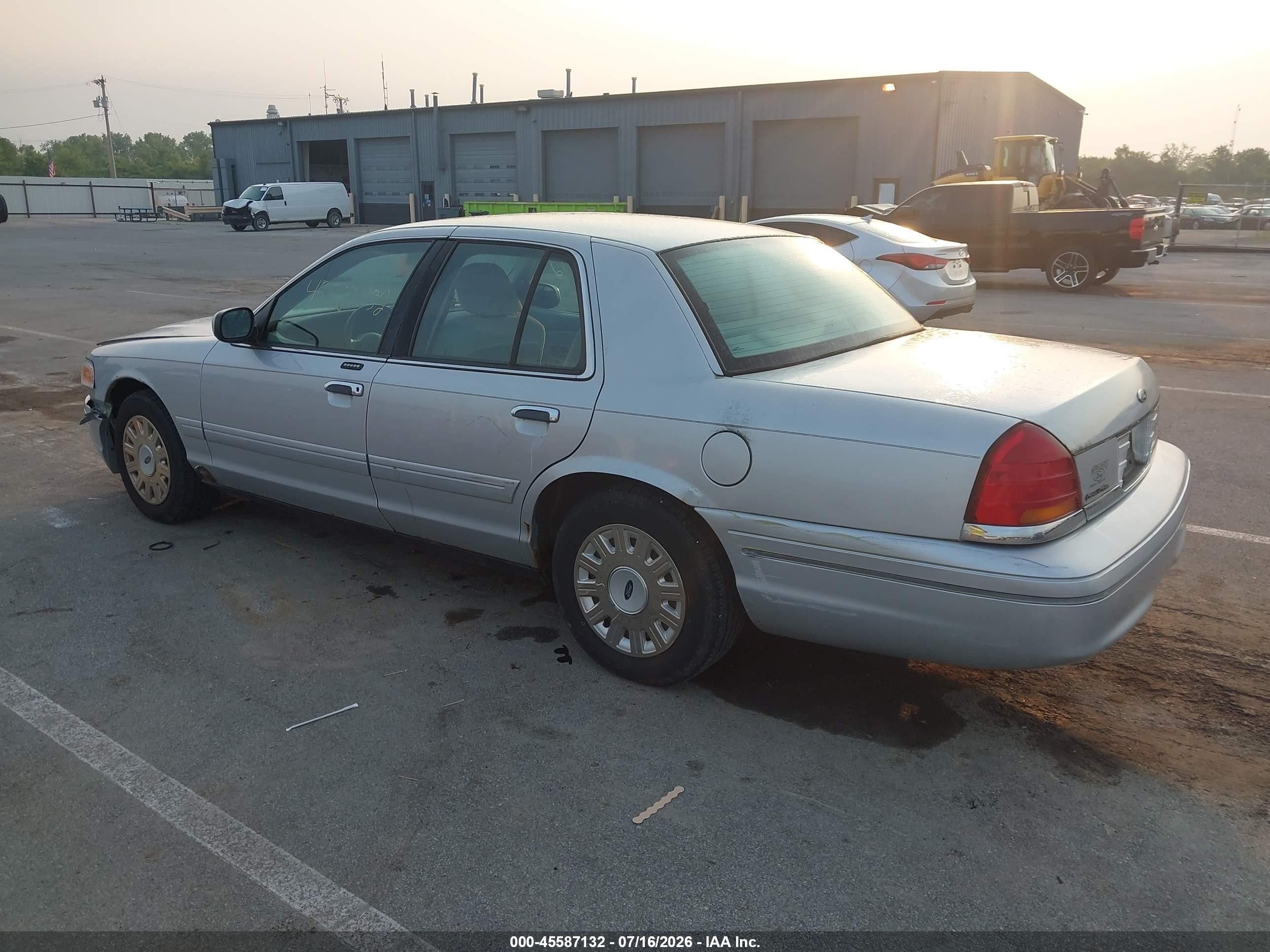 2003 Ford Crown Victoria Standard Silver vin: 2FAFP73WX3X149364
