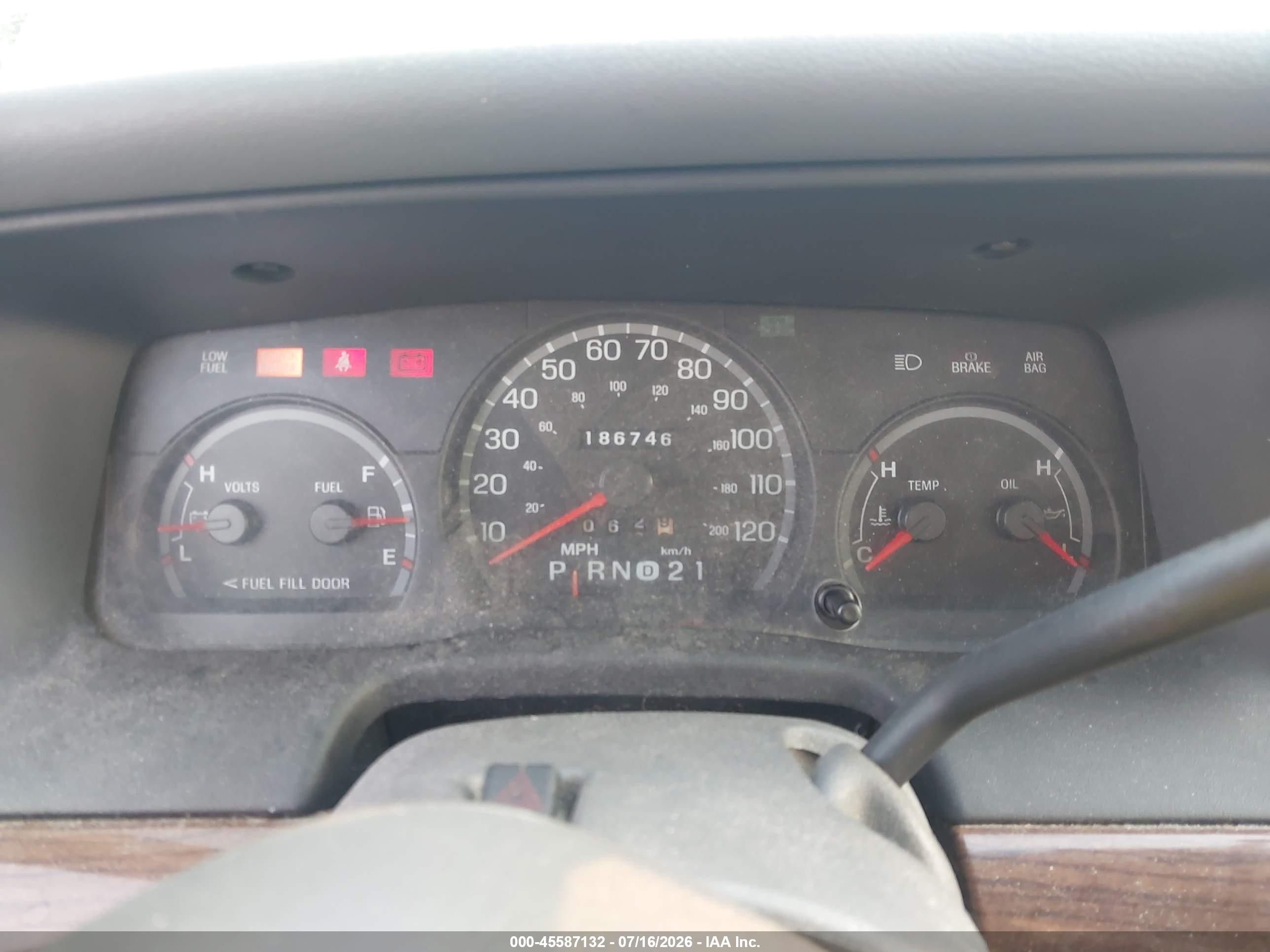 2003 Ford Crown Victoria Standard Silver vin: 2FAFP73WX3X149364