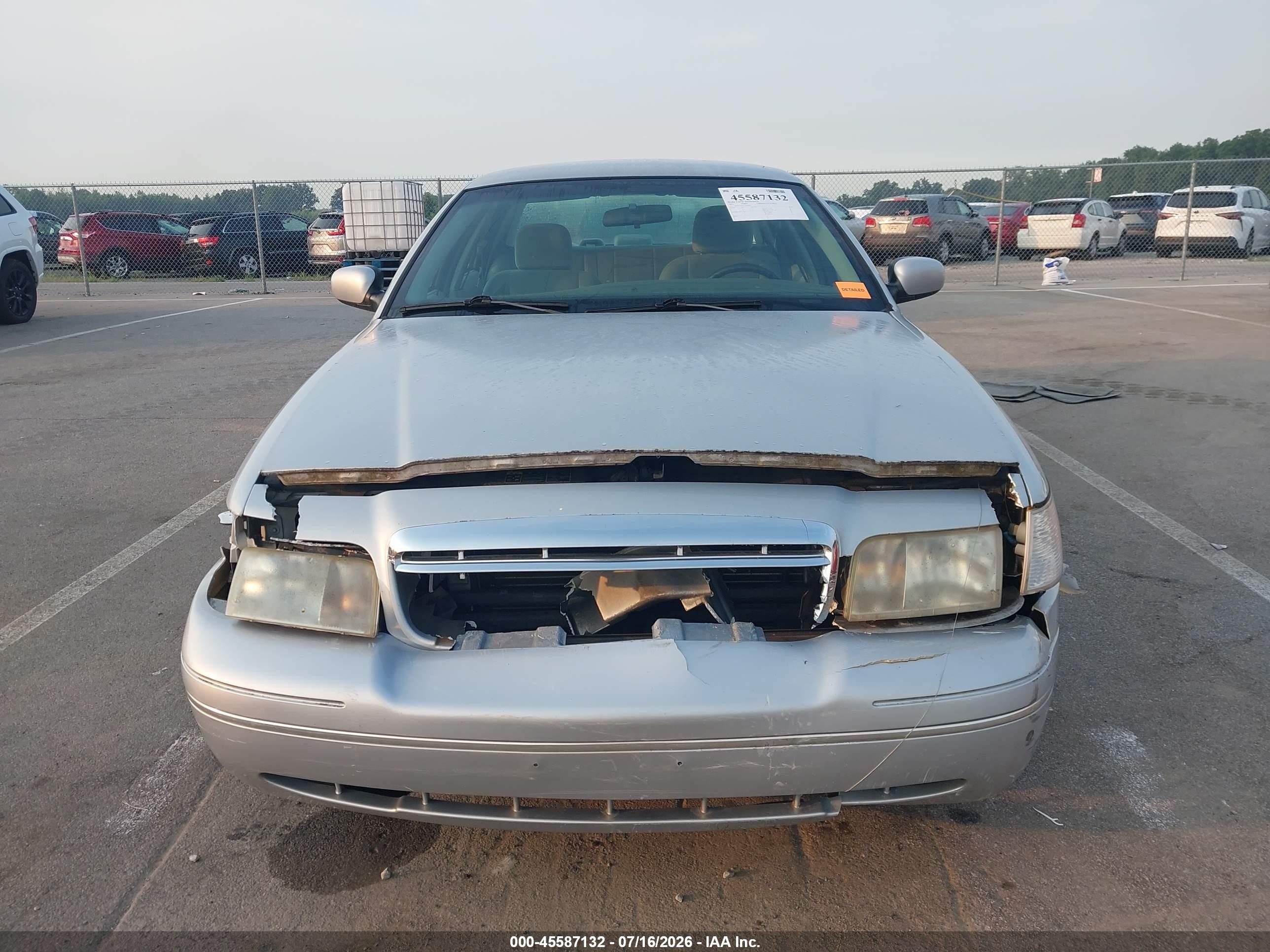 2003 Ford Crown Victoria Standard Silver vin: 2FAFP73WX3X149364