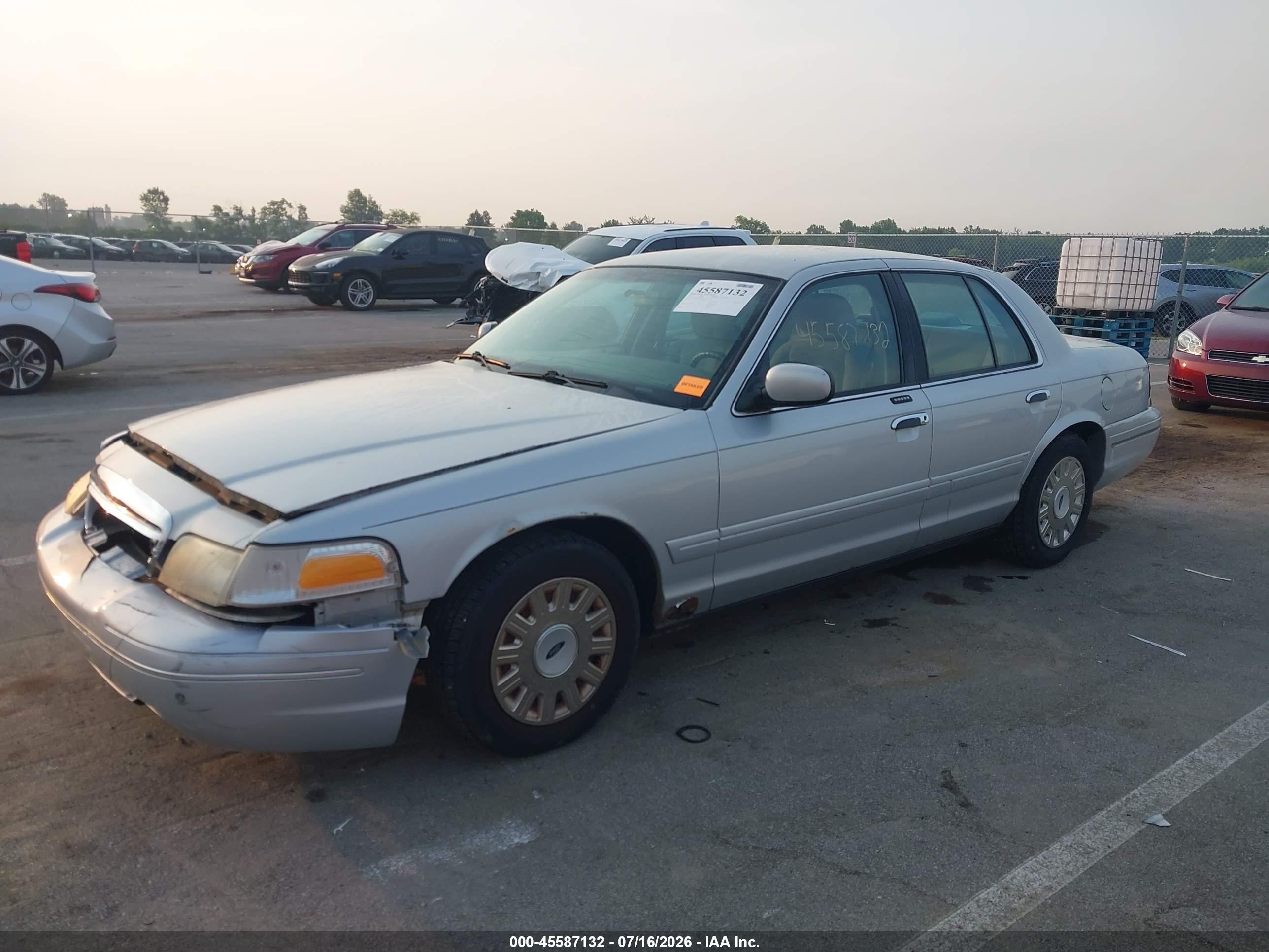 2003 Ford Crown Victoria Standard Silver vin: 2FAFP73WX3X149364