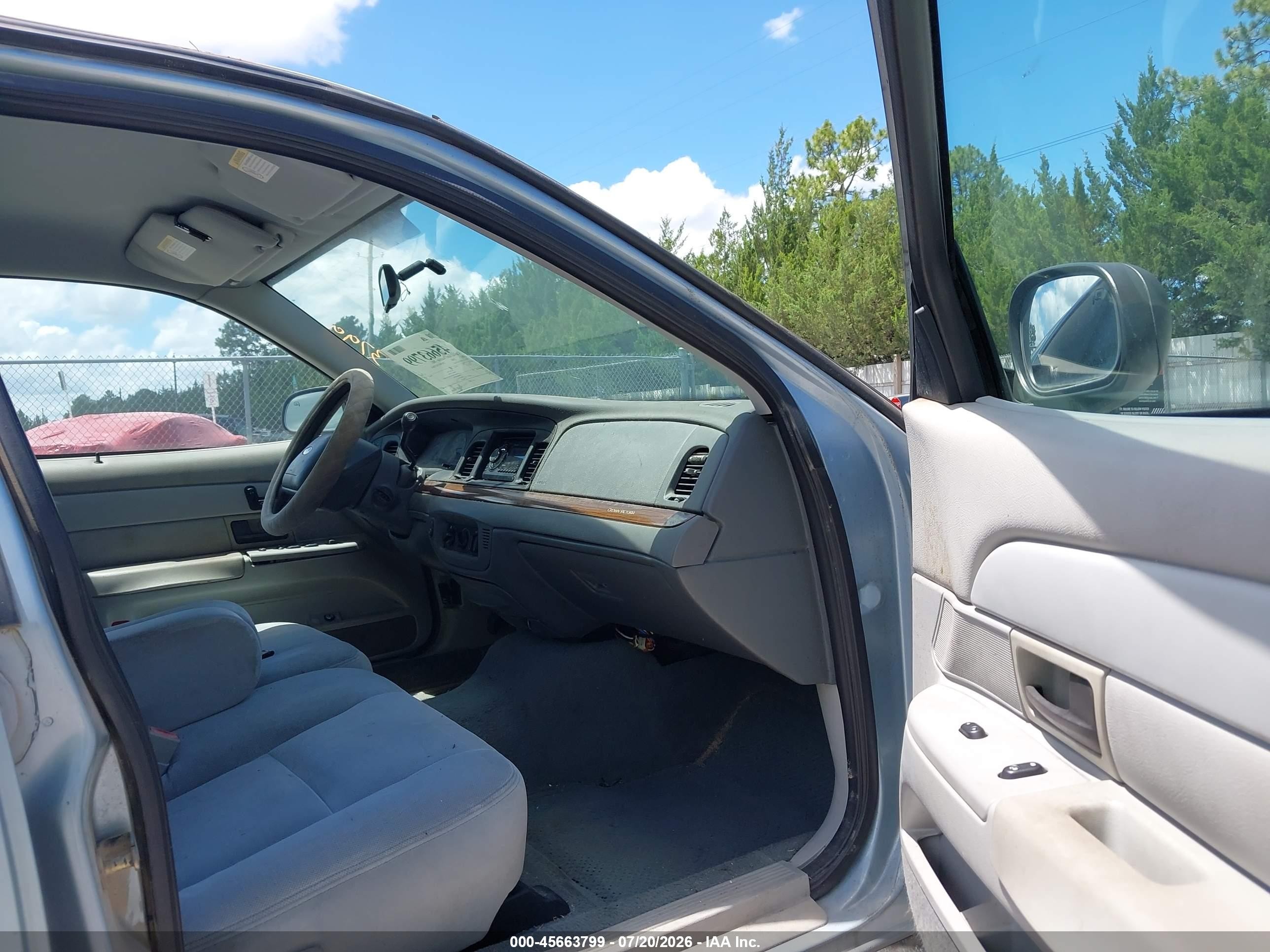 2003 Ford Crown Victoria Standard Light Blue vin: 2FAFP73WX3X182607