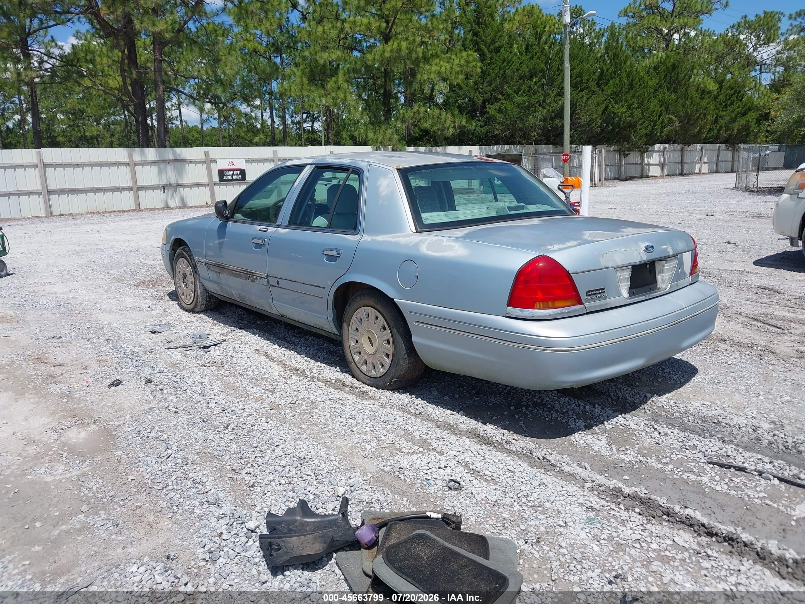 2003 Ford Crown Victoria Standard Light Blue vin: 2FAFP73WX3X182607
