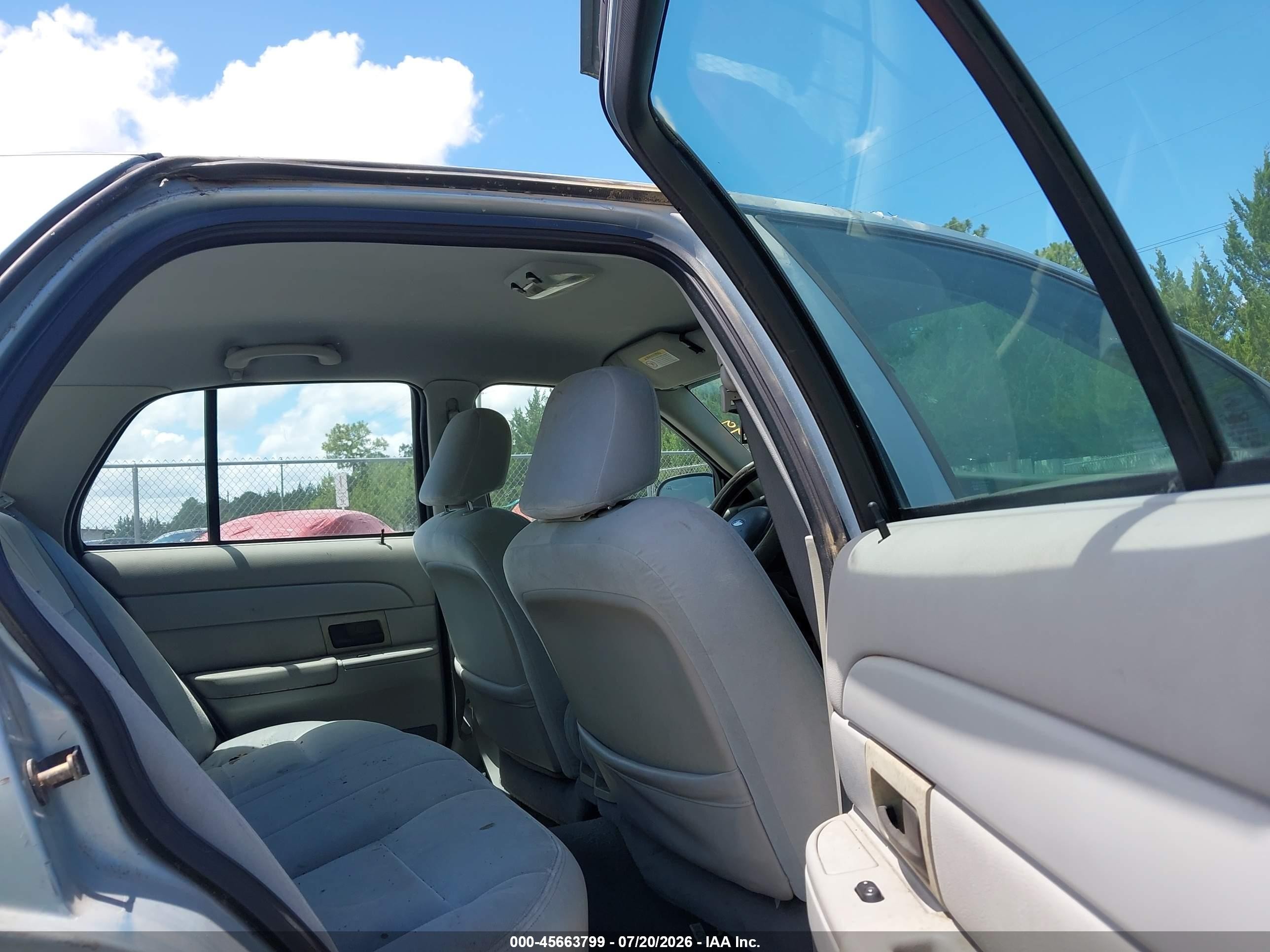 2003 Ford Crown Victoria Standard Light Blue vin: 2FAFP73WX3X182607