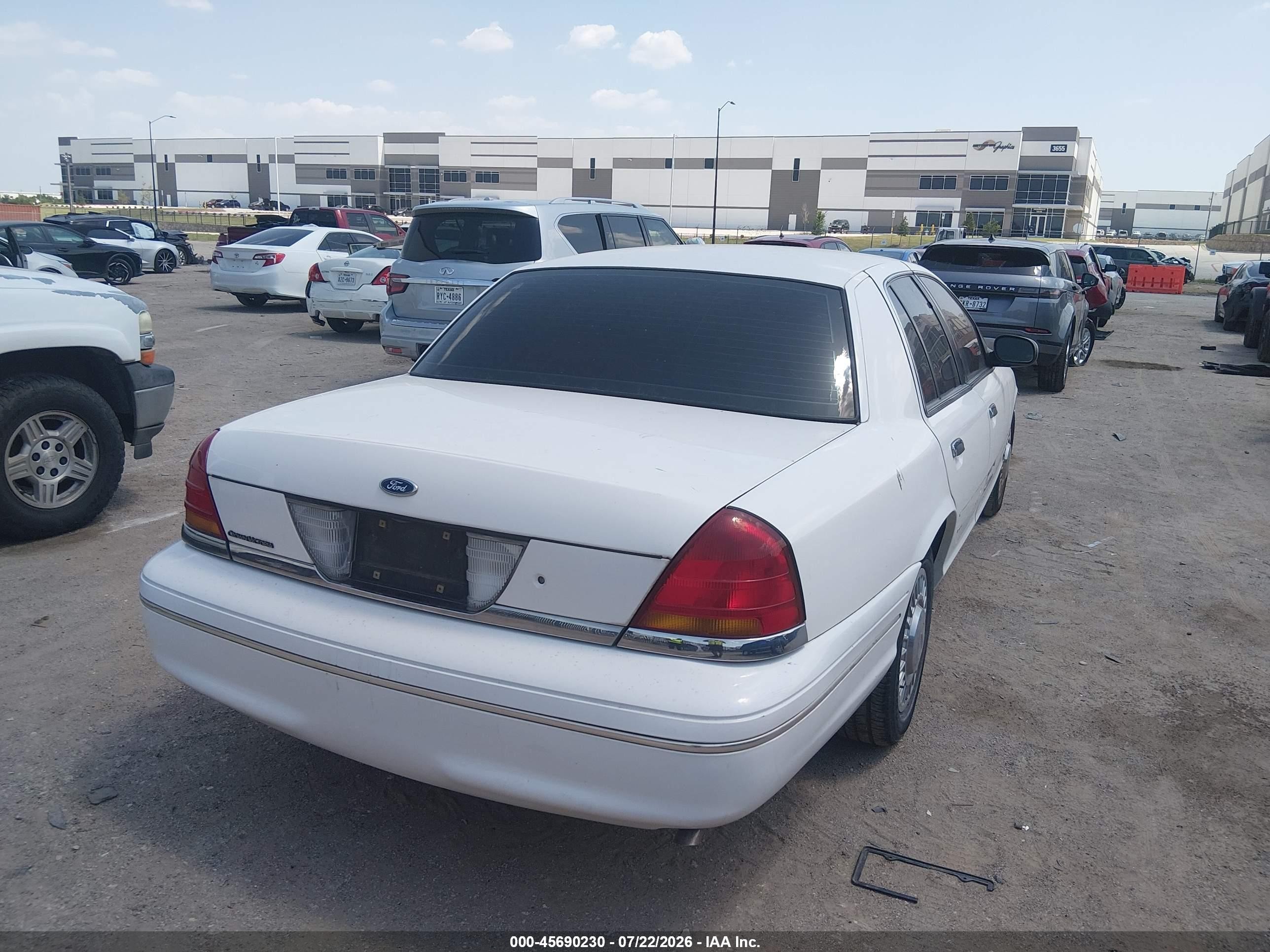 1998 Ford Crown Victoria   White vin: 2FAFP73WXWX190873
