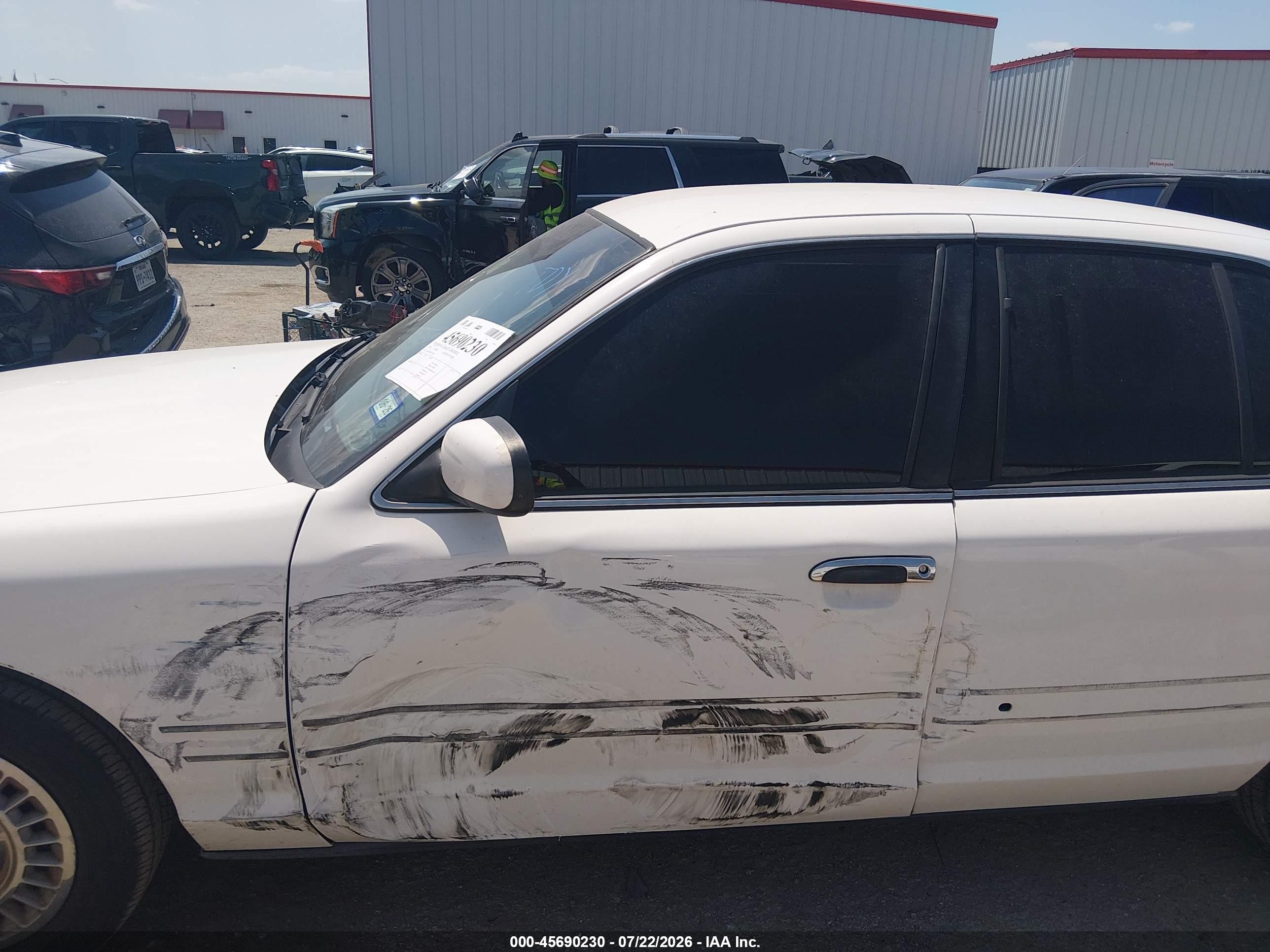 1998 Ford Crown Victoria   White vin: 2FAFP73WXWX190873