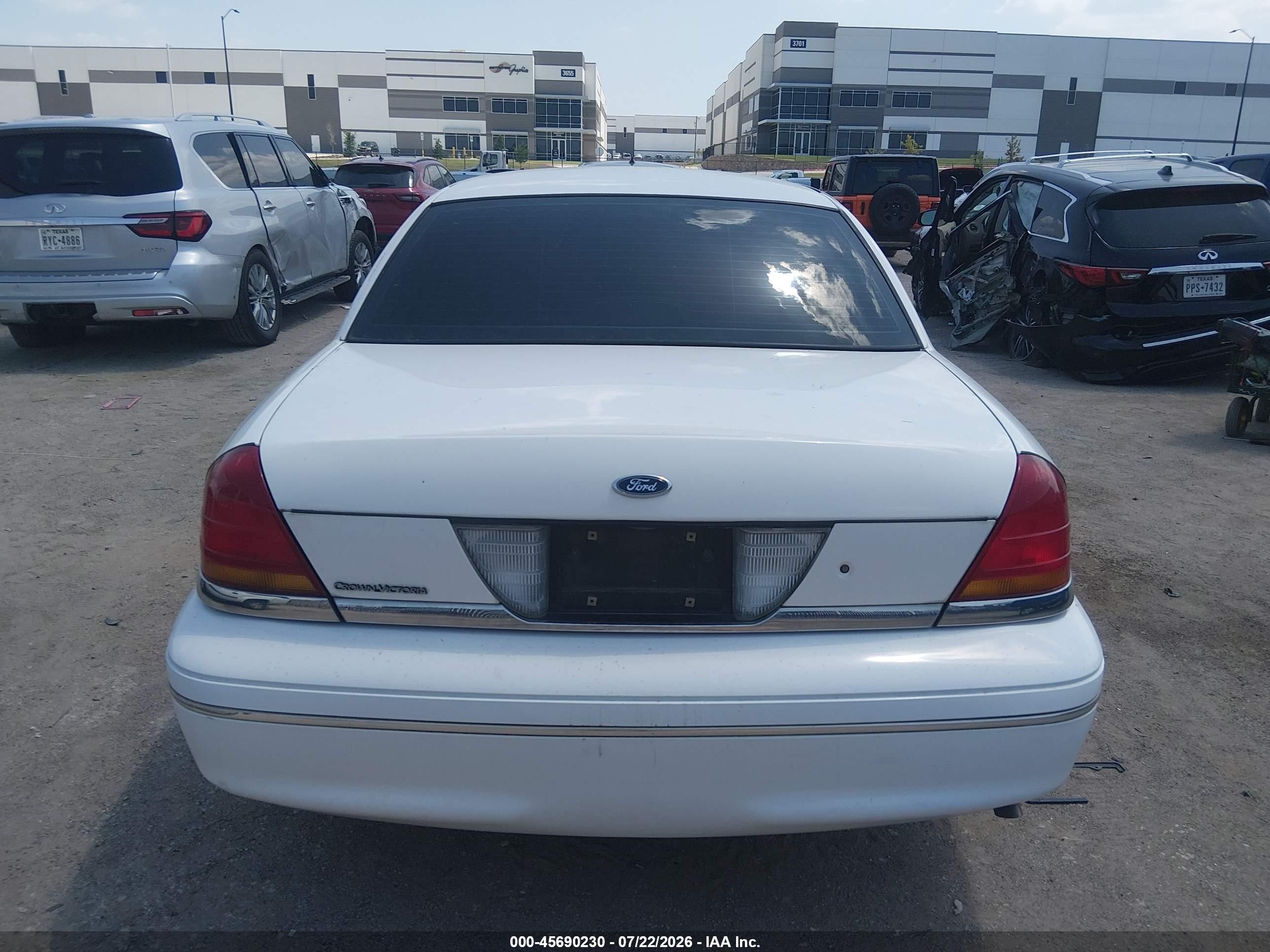 1998 Ford Crown Victoria   White vin: 2FAFP73WXWX190873
