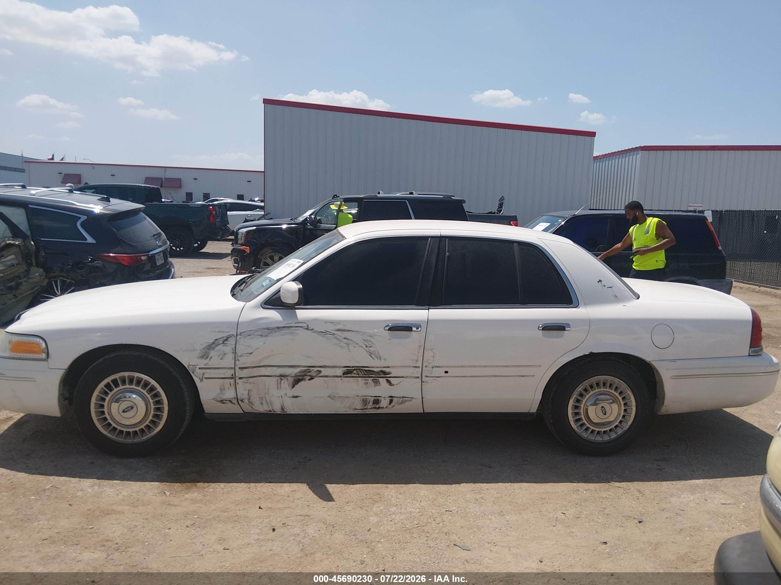 1998 Ford Crown Victoria   White vin: 2FAFP73WXWX190873