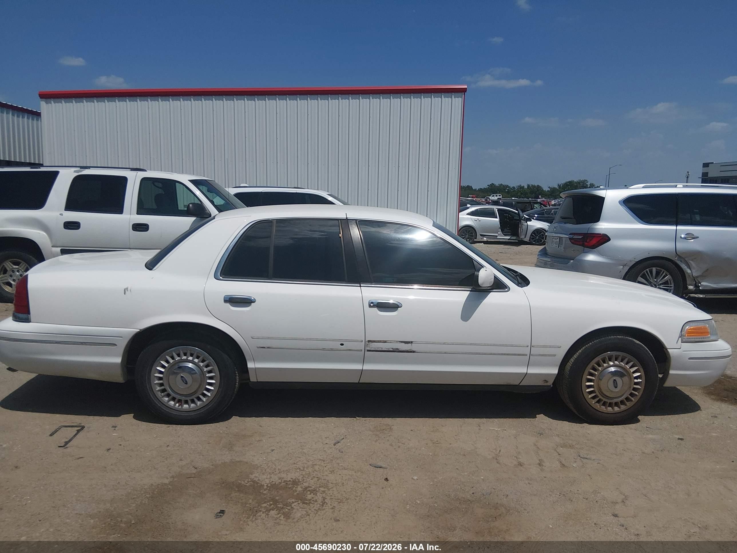 1998 Ford Crown Victoria   White vin: 2FAFP73WXWX190873