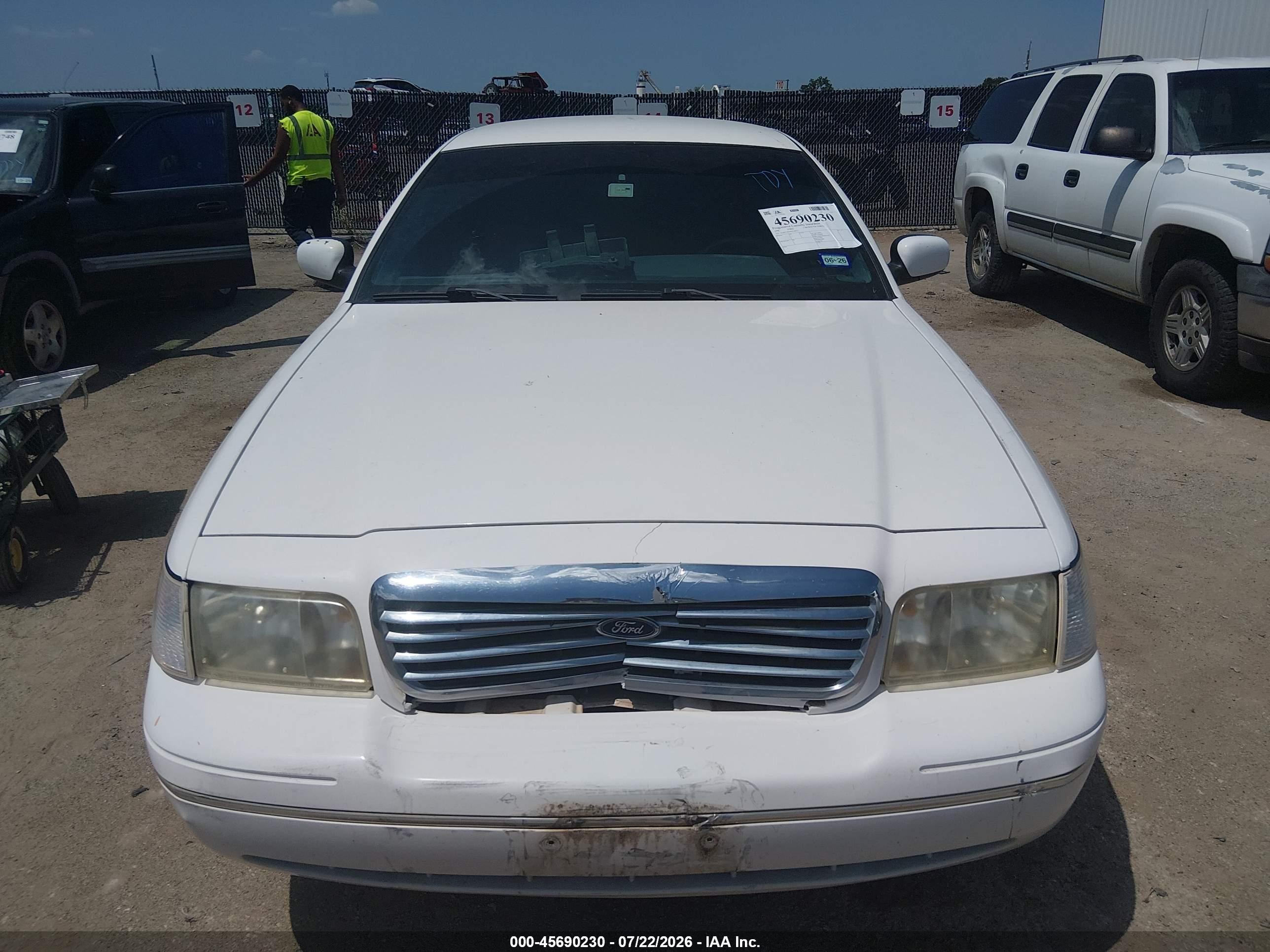 1998 Ford Crown Victoria   White vin: 2FAFP73WXWX190873