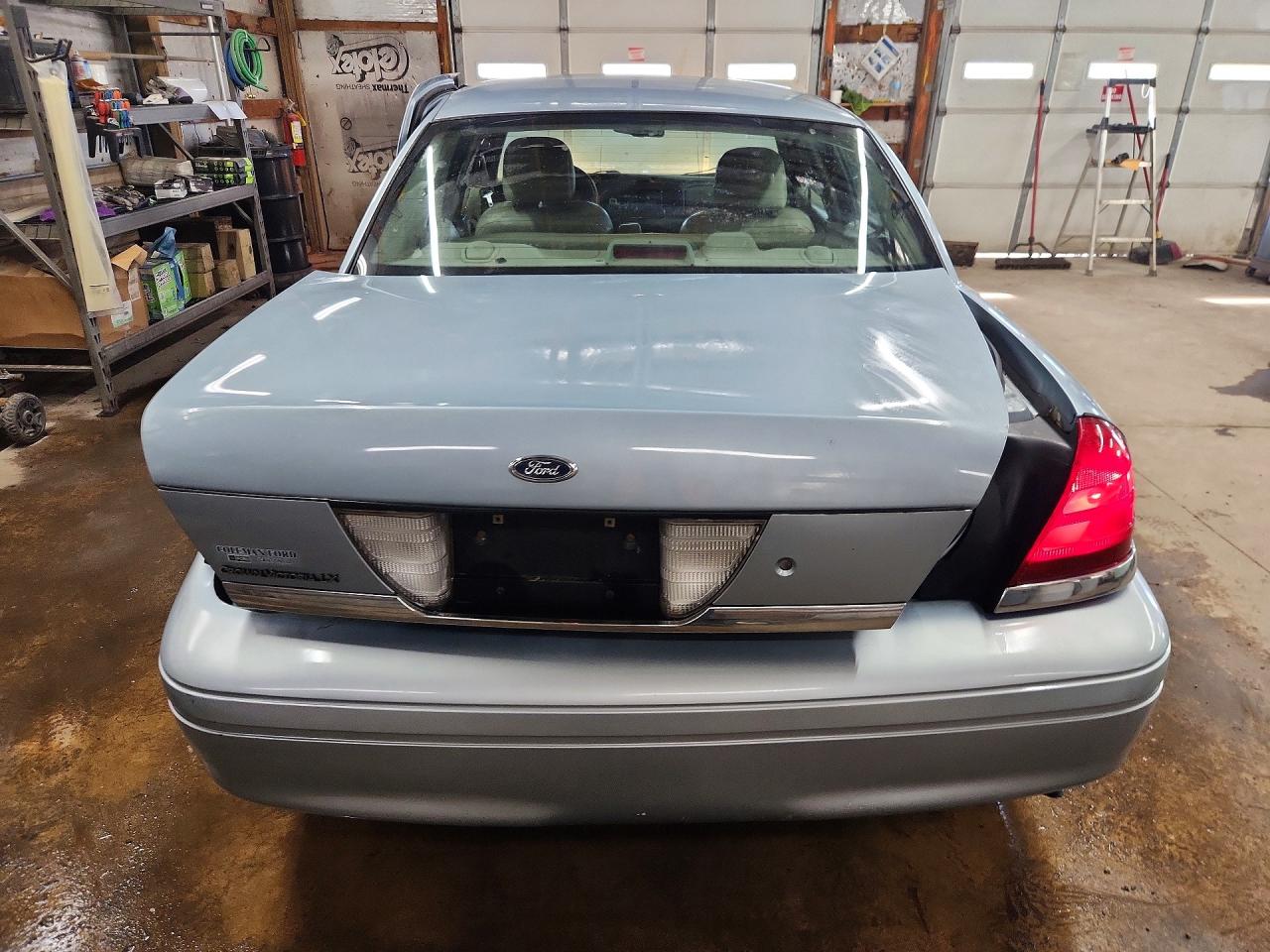 2008 Ford Crown Victoria Lx Blue vin: 2FAFP74V08X121358