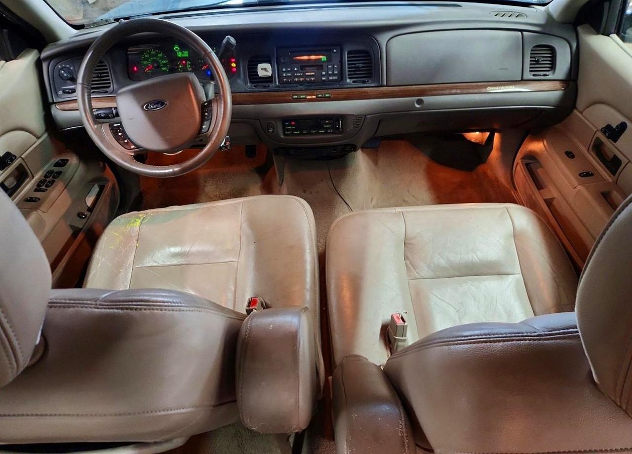 2008 Ford Crown Victoria Lx Blue vin: 2FAFP74V08X121358