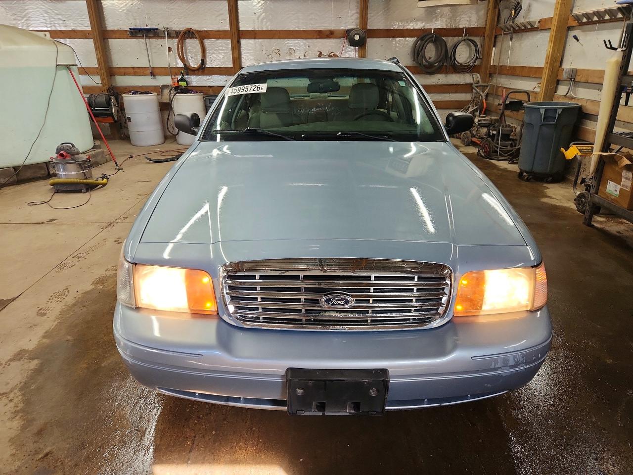 2008 Ford Crown Victoria Lx Blue vin: 2FAFP74V08X121358