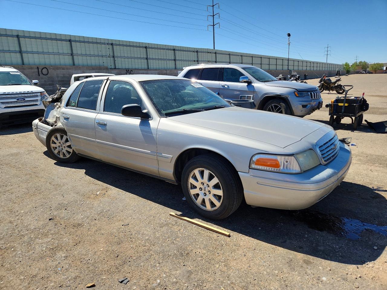 2007 Ford Crown Victoria Silver vin: 2FAFP74V17X145828