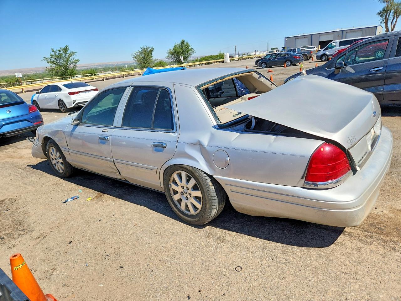 2007 Ford Crown Victoria Silver vin: 2FAFP74V17X145828
