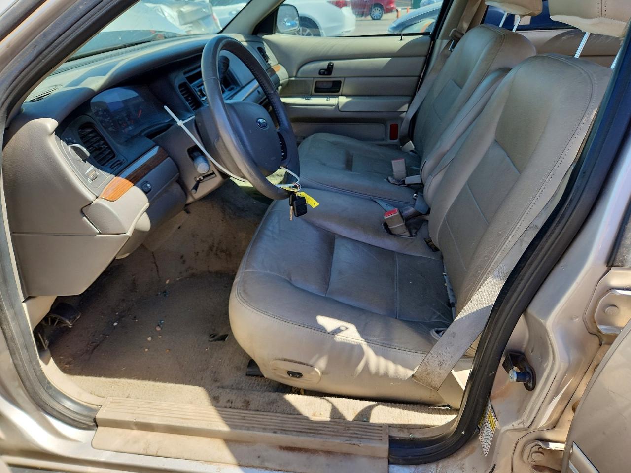 2007 Ford Crown Victoria Silver vin: 2FAFP74V17X145828
