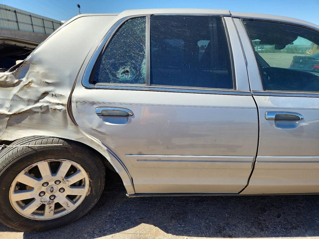 2007 Ford Crown Victoria Silver vin: 2FAFP74V17X145828