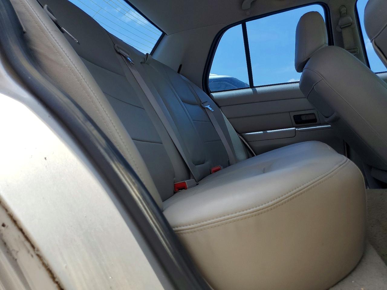 2008 Ford Crown Victoria Lx Silver vin: 2FAFP74V18X112538