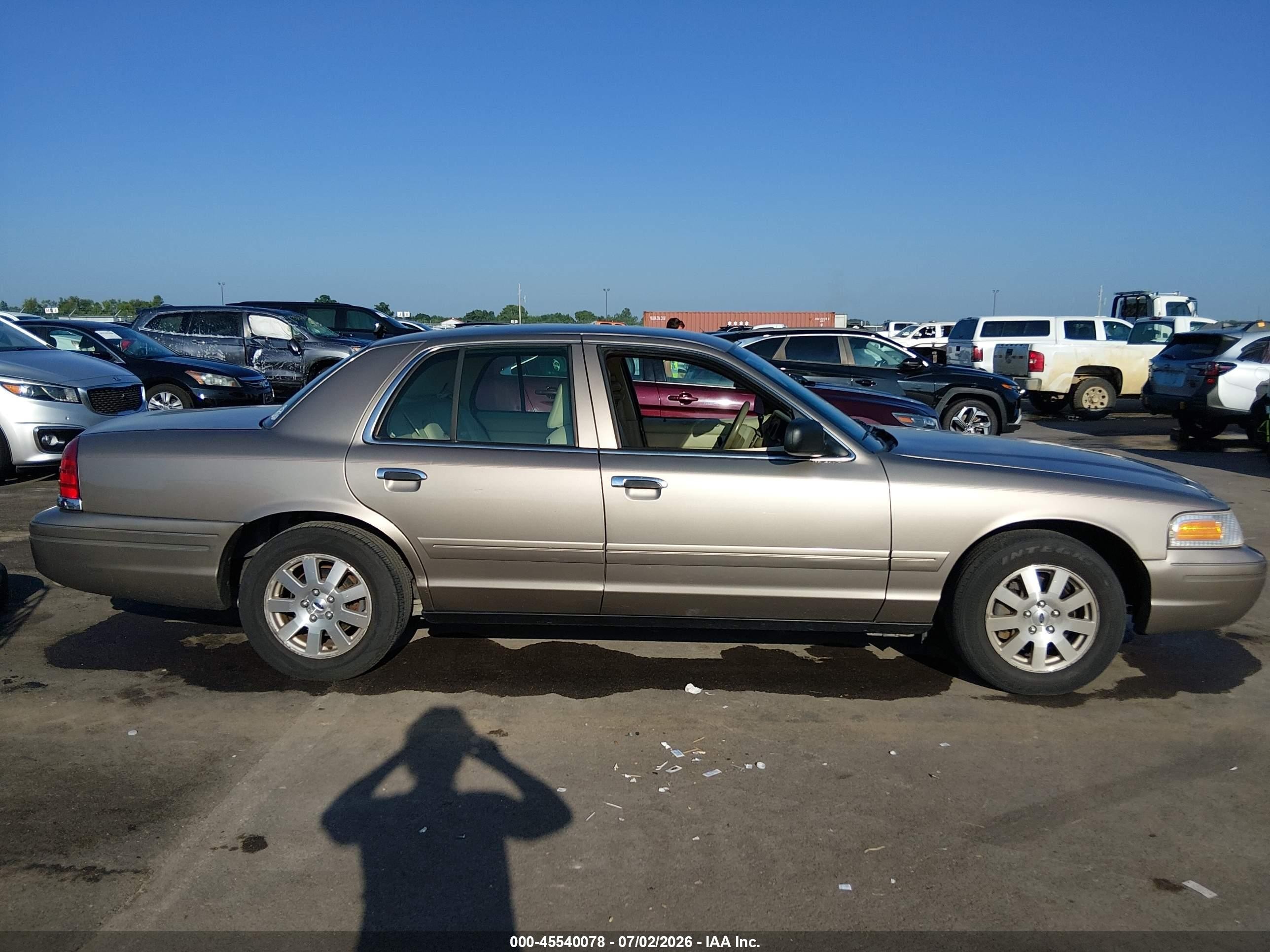 2006 Ford Crown Victoria Lx/lx Sport Желто-коричневый vin: 2FAFP74V26X112836
