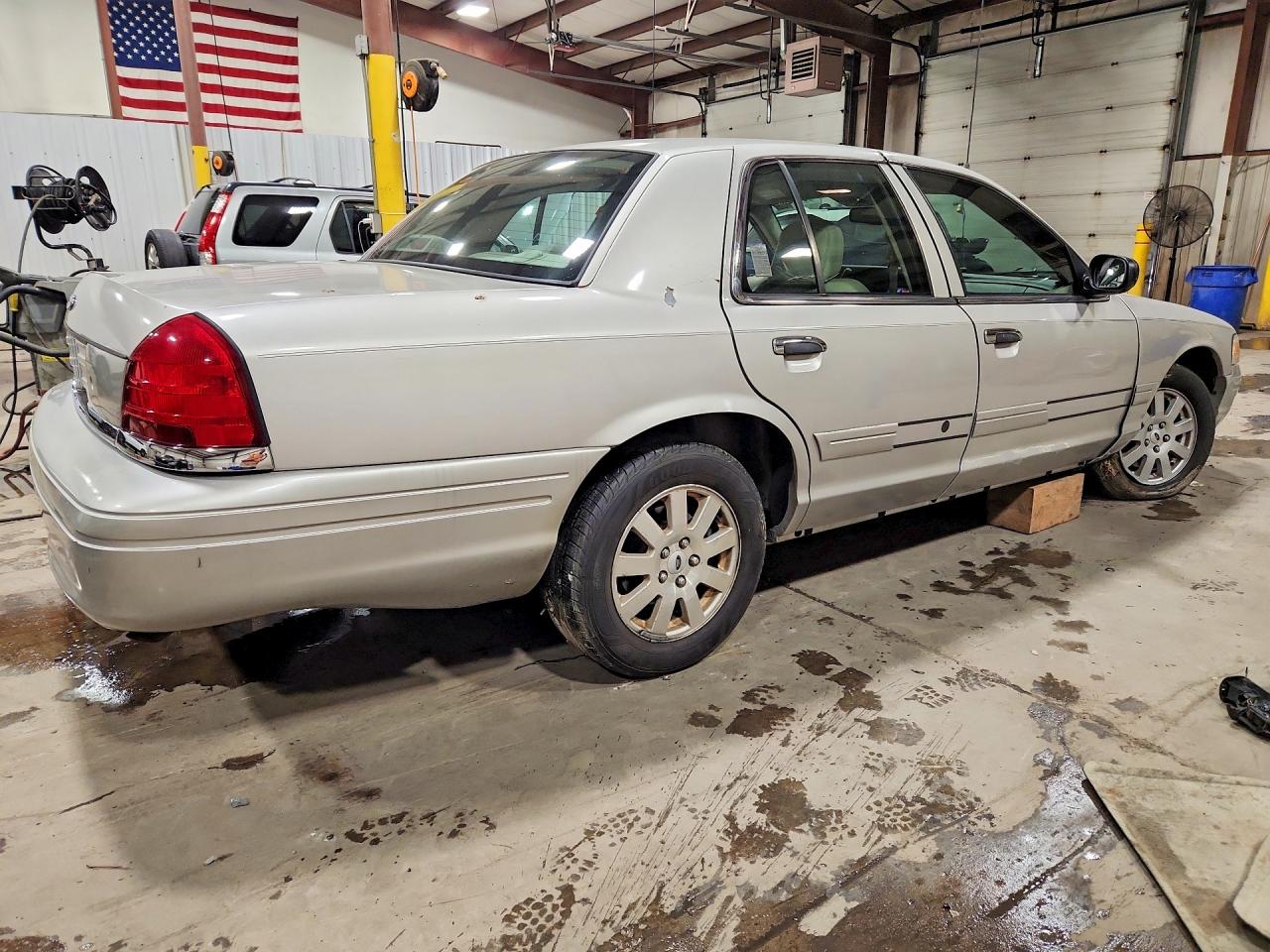 2008 Ford Crown Victoria Lx Silver vin: 2FAFP74V48X102084