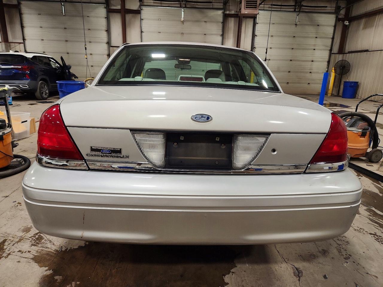 2008 Ford Crown Victoria Lx Silver vin: 2FAFP74V48X102084