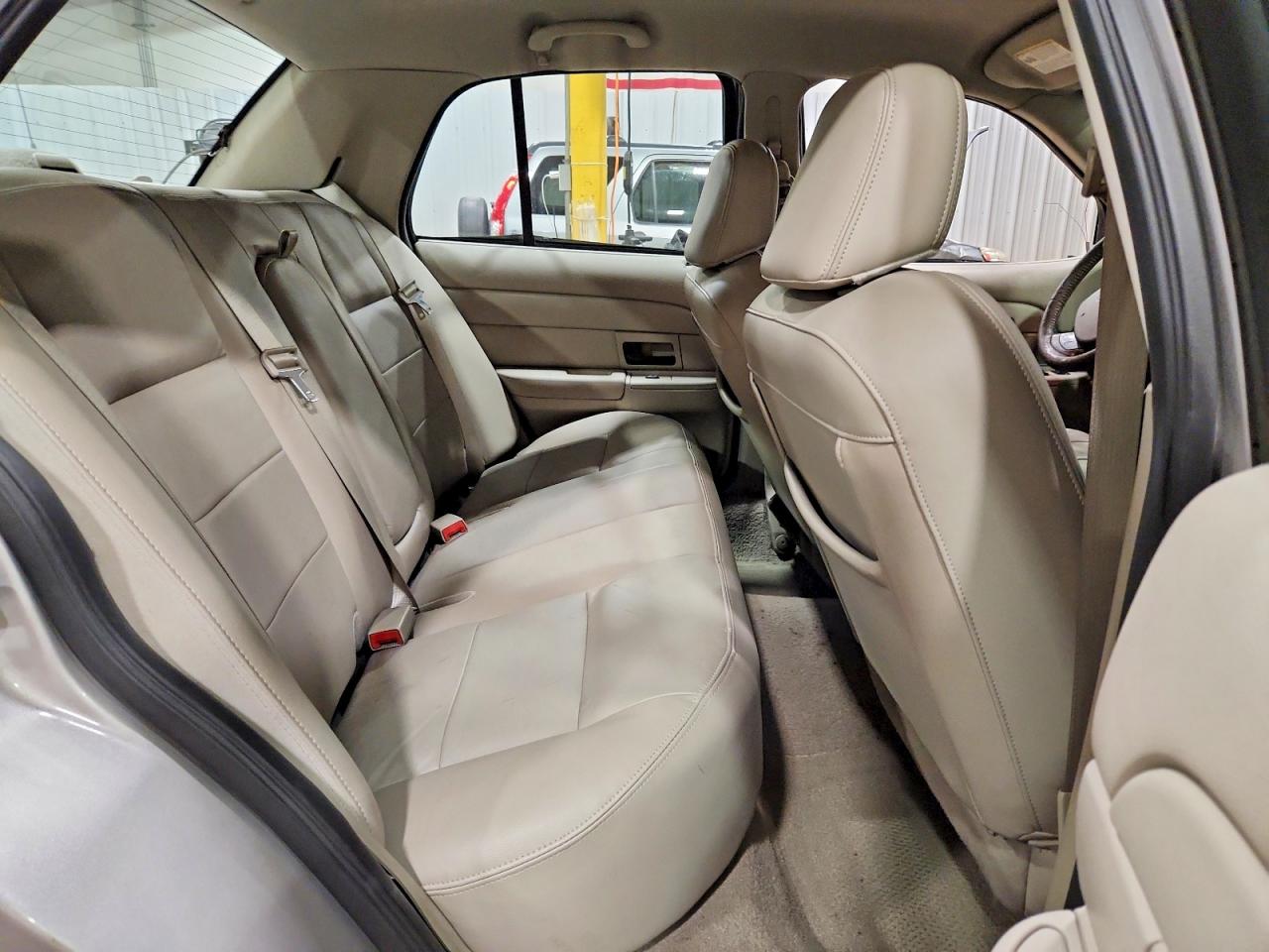 2008 Ford Crown Victoria Lx Silver vin: 2FAFP74V48X102084