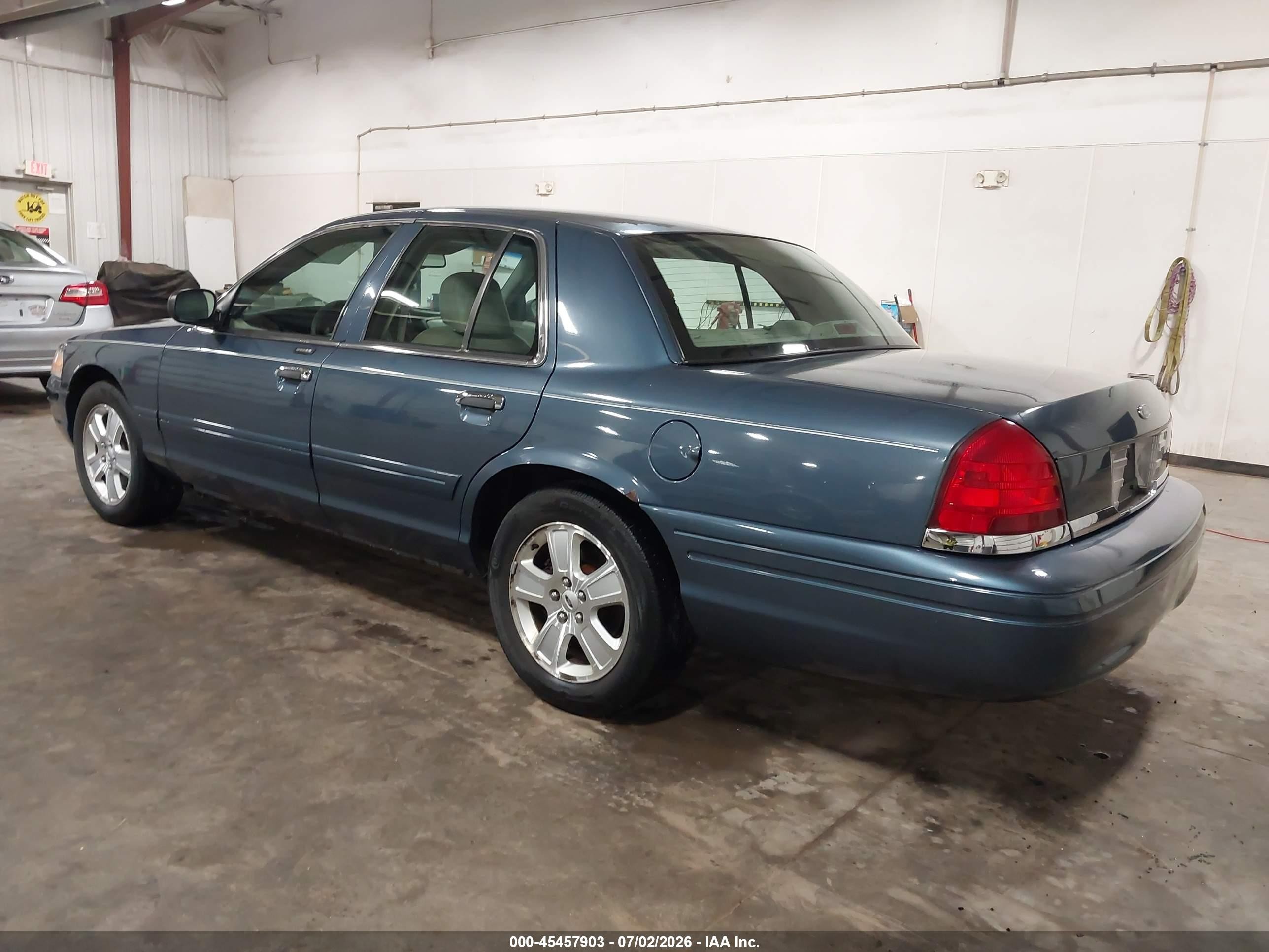 2008 Ford Crown Victoria Lx Синий vin: 2FAFP74V78X171190