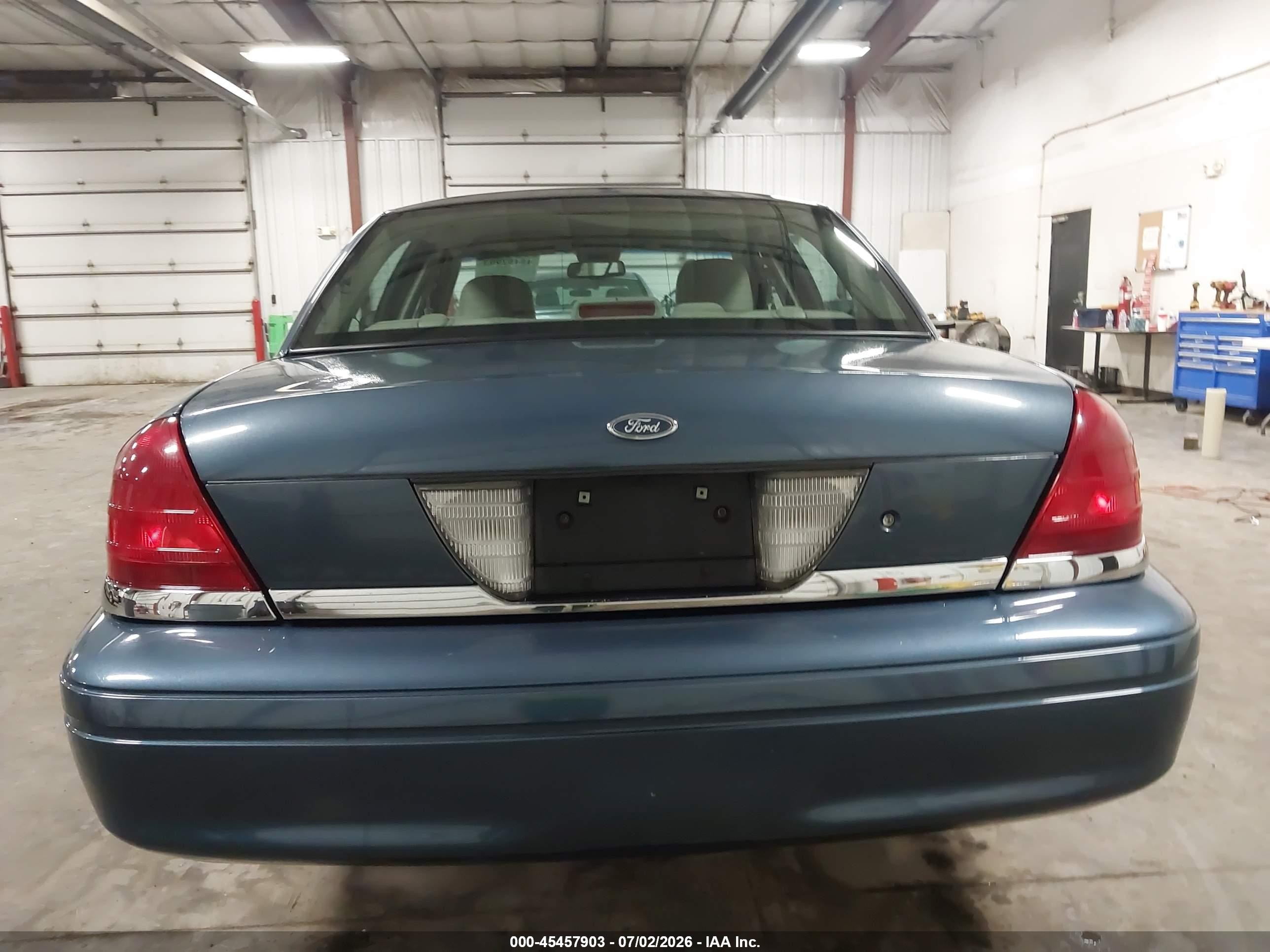 2008 Ford Crown Victoria Lx Синий vin: 2FAFP74V78X171190