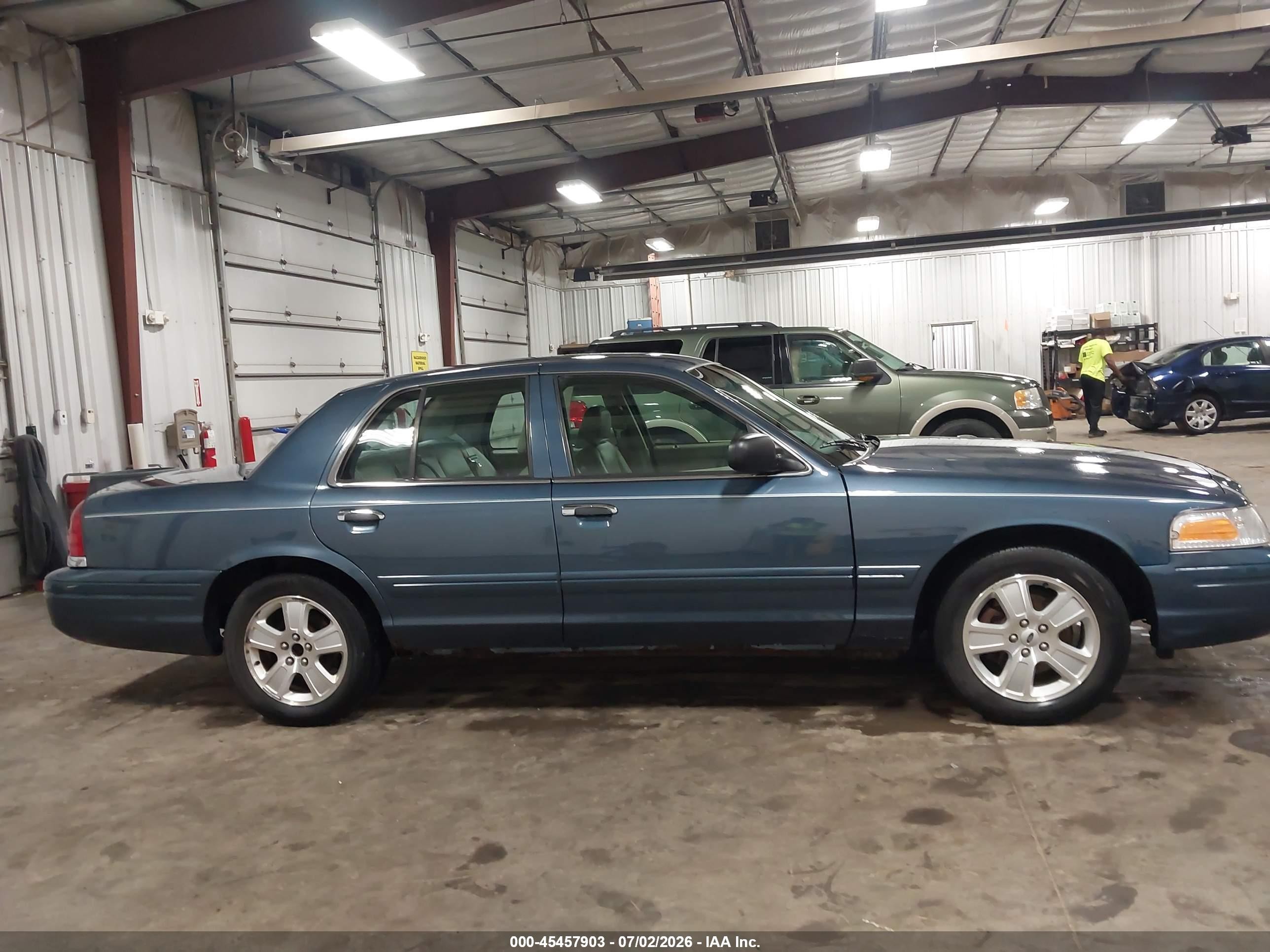 2008 Ford Crown Victoria Lx Синий vin: 2FAFP74V78X171190