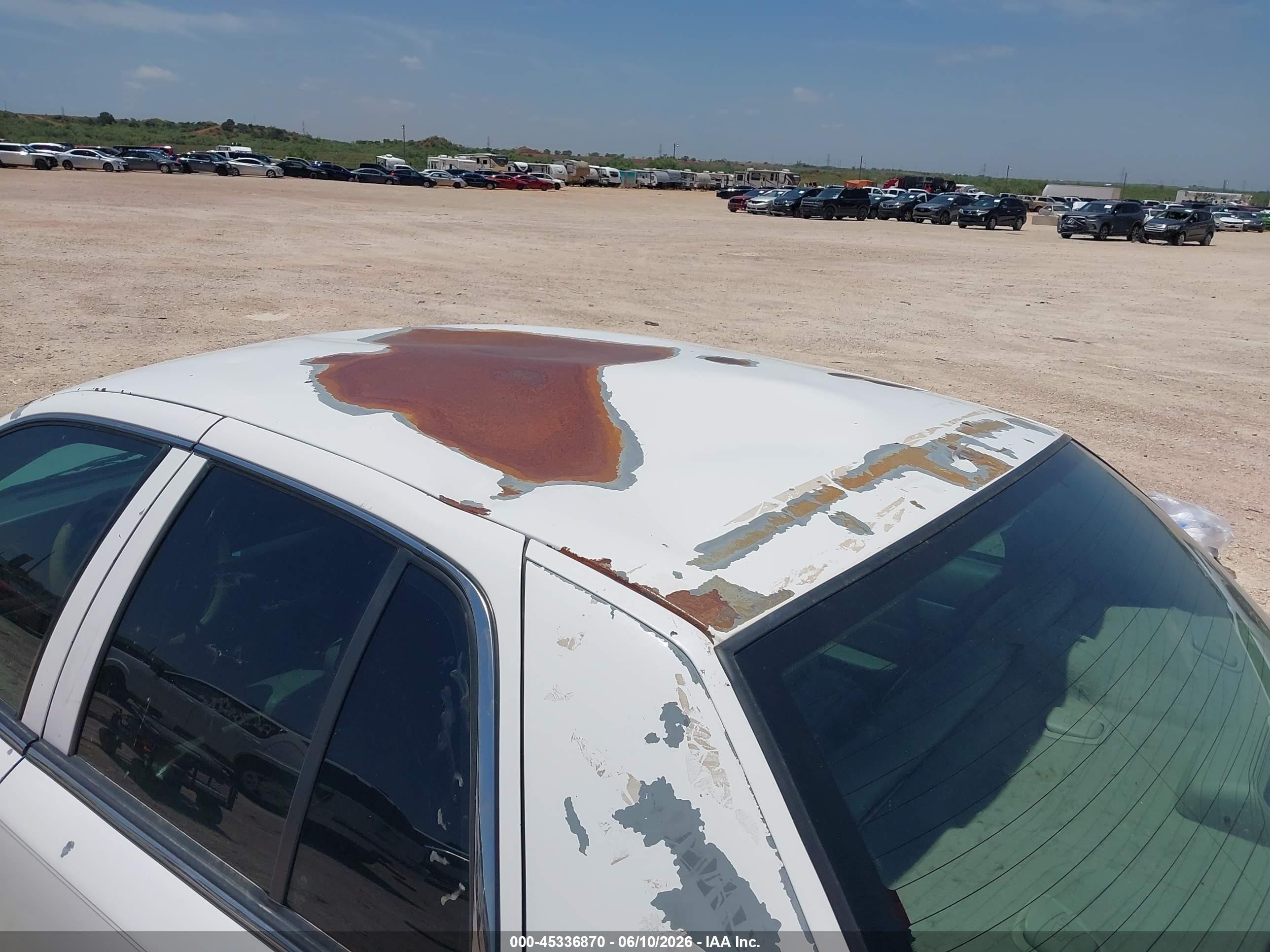 2008 Ford Crown Victoria Lx White vin: 2FAFP74V98X127482