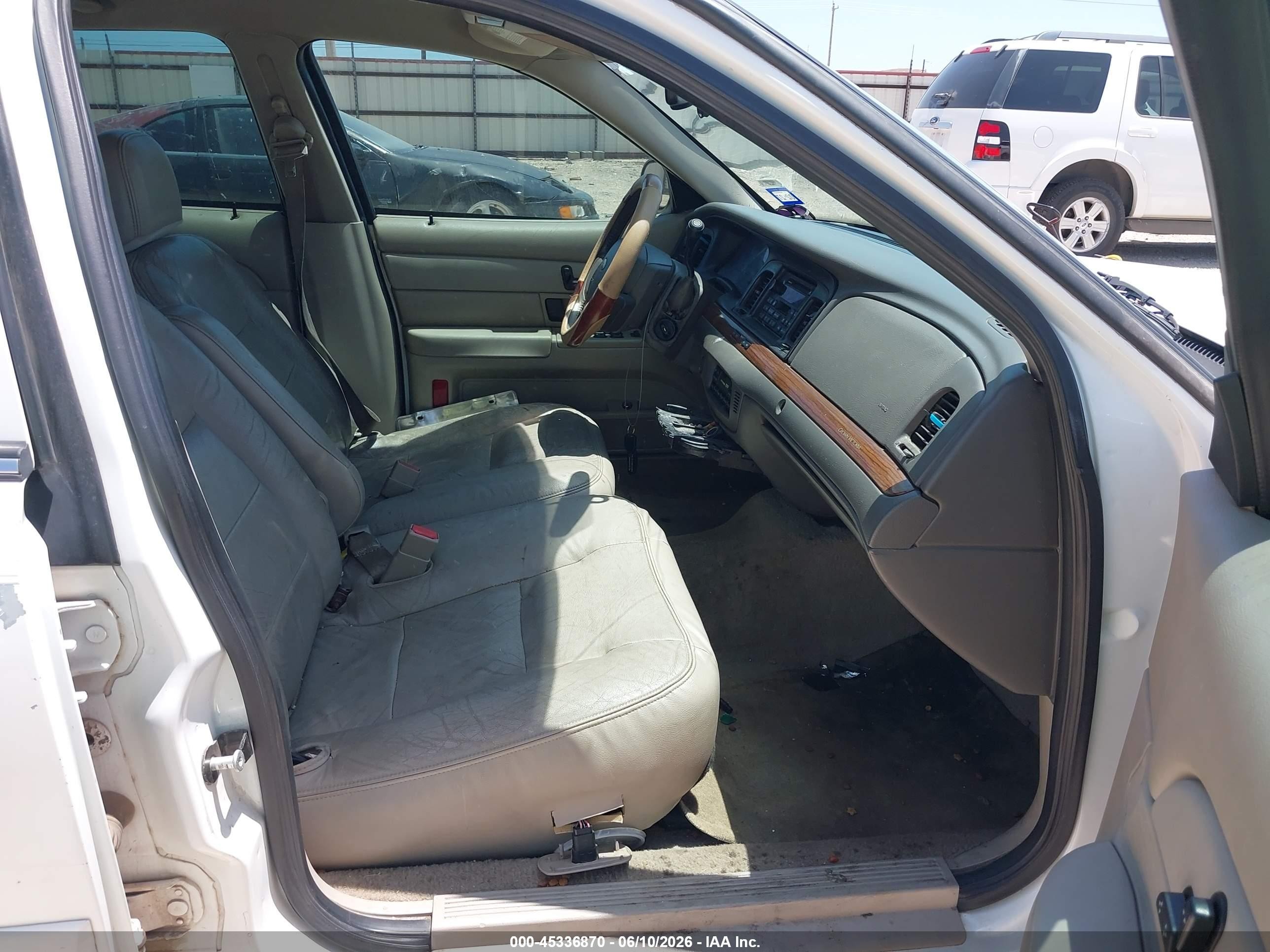 2008 Ford Crown Victoria Lx White vin: 2FAFP74V98X127482