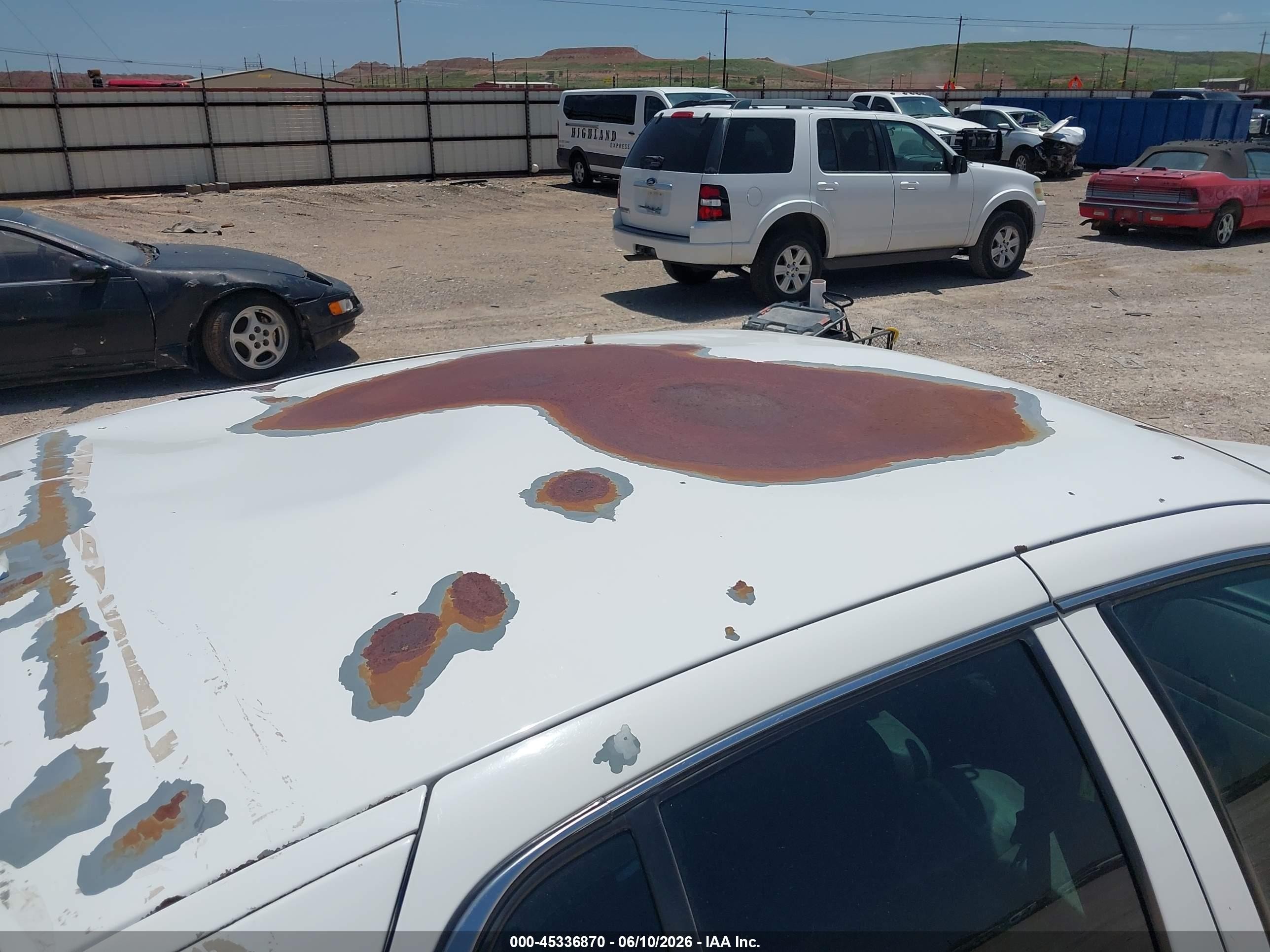 2008 Ford Crown Victoria Lx White vin: 2FAFP74V98X127482
