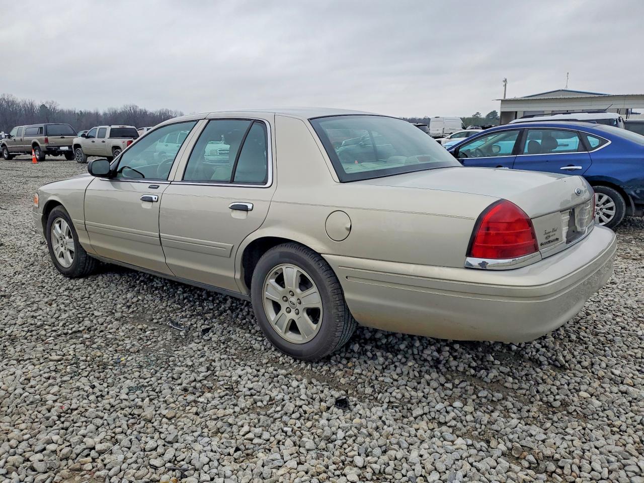 2008 Ford Crown Victoria Lx Beige vin: 2FAFP74V98X171370