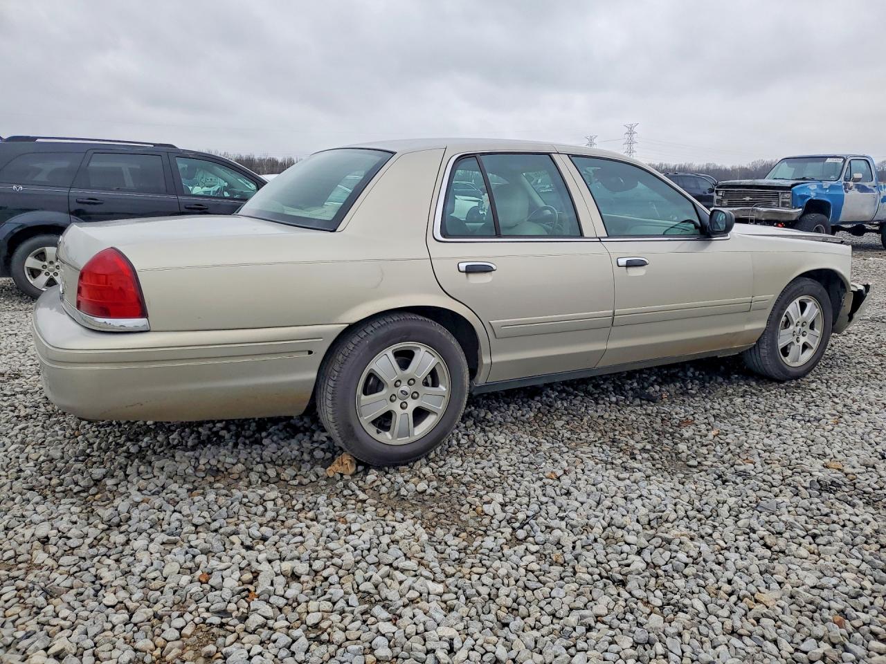 2008 Ford Crown Victoria Lx Beige vin: 2FAFP74V98X171370