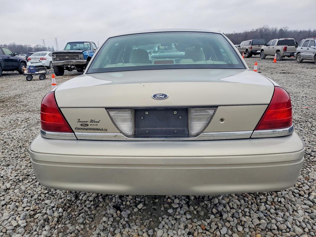 2008 Ford Crown Victoria Lx Beige vin: 2FAFP74V98X171370
