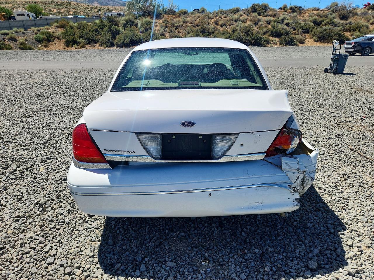2002 Ford Crown Victoria Lx White vin: 2FAFP74W02X152772